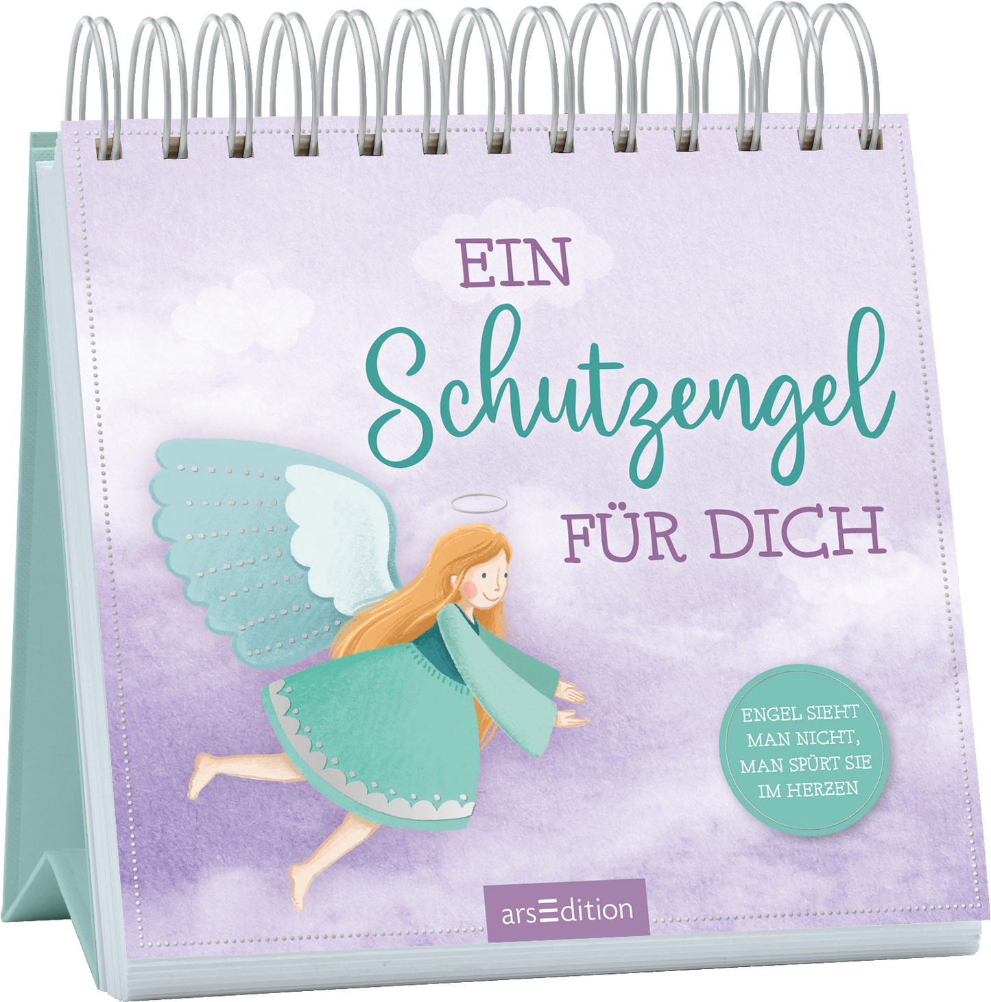 Auf einem sanft lila-himmelblauen Hintergrund fliegt ein lächelnder Engel mit langen, lockigen, goldenen Haaren und einem zarten Heiligenschein. Der Engel trägt ein grünes Kleid und hat große, weiße Flügel. Oben steht in verspielter Schrift „EIN SCHUTZENGEL“ und darunter „FÜR DICH“ in kräftigem Türkis. Ganz unten rechts ist ein türkisfarbener Button mit dem Text „ENGEL SIEHT MAN NICHT, MAN SPÜRT SIE IM HERZEN“. Ganz unten mittig steht der Logoschriftzug von arsEdition.