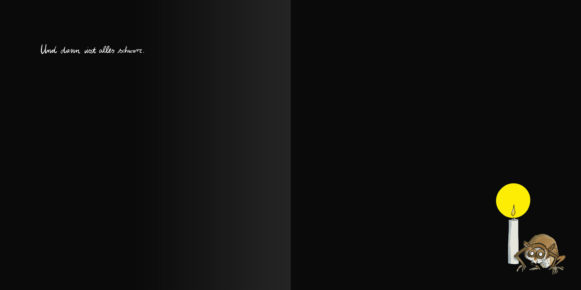 Gezeigt wird eine Innen- oder Zusatzansicht von „Was bleibt, ist Licht“. Die Seite ist überwiegend schwarz, mit sanften, helleren Übergängen. Verspielt platziert findet sich eine Kerze mit einem gelben Licht und einer kleinen Figur, die an eine Maus erinnert. Links steht in einer eleganten, handgeschriebenen Schrift der Satz „Und dann wird alles klarer“. Die minimalistische Gestaltung verstärkt die Wirkung des Kontrasts zwischen Licht und Dunkelheit.