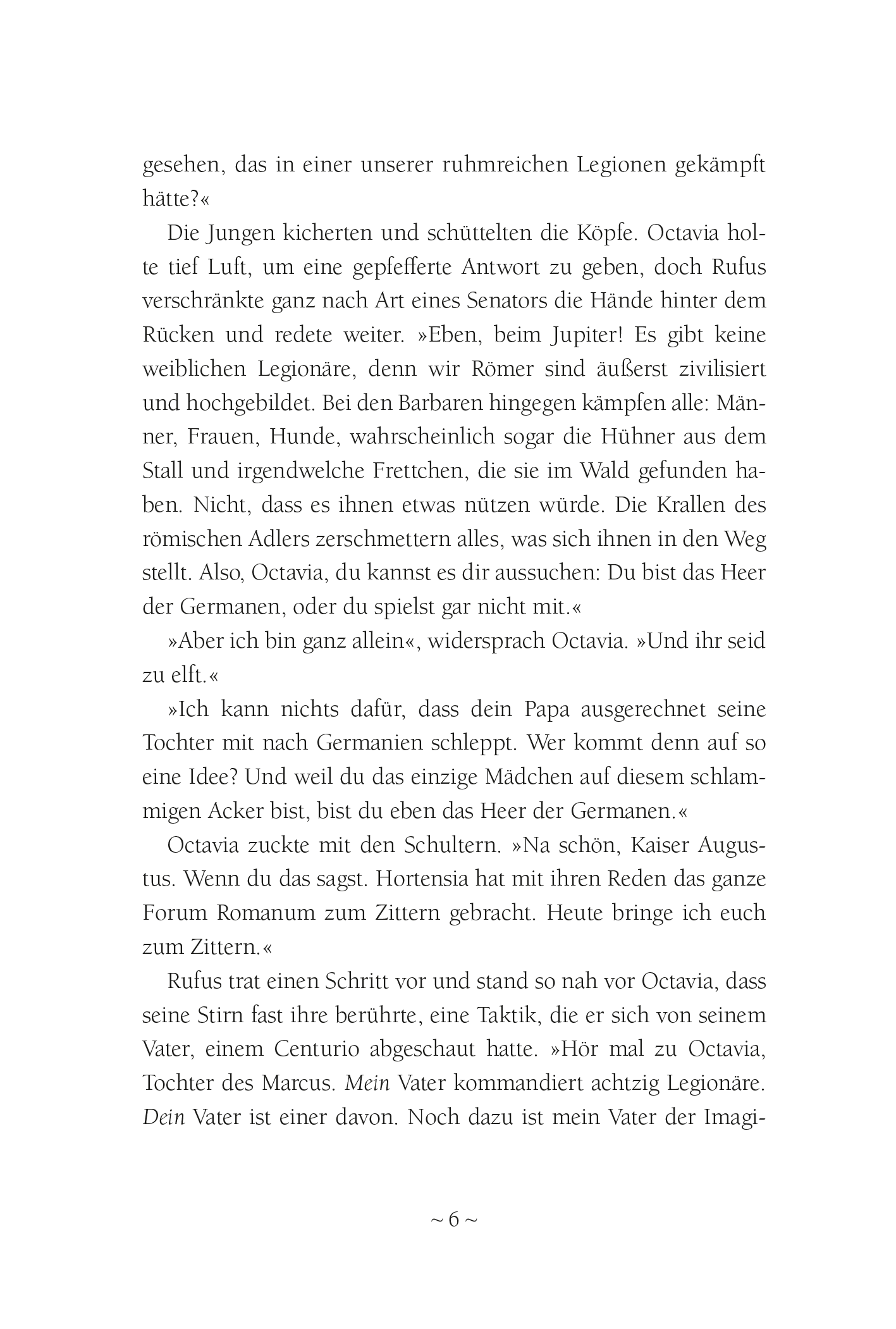 Gezeigt wird eine Innenansicht von „Octavia, Tochter Roms – Gefahr in Germanien“. Die Seite zeigt einen einheitlichen, gut lesbaren Schriftstil in Schwarz auf einem weißen Hintergrund. Die Typografie ist klar und modern, mit angemessenem Zeilenabstand, der die Lesbarkeit unterstützt. Textabschnitte sind durch Absätze gut strukturiert. Passagen sind in Dialogform dargestellt, was den Fluss der Erzählung betont und die Interaktionen zwischen den Charakteren lebendig macht.