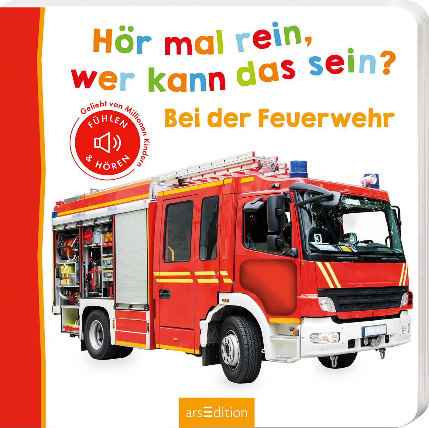 Das Buchcover zeigt ein farbenfrohes und kinderfreundliches Design. Im Vordergrund steht ein rotes Feuerwehrfahrzeug mit auffälligen gelben Streifen. Oben prangt in bunten, verspielten Buchstaben der Titel „Hör mal rein, wer kann das sein?“ und darunter der Untertitel „Bei der Feuerwehr“ in schlichterer Schrift. Links oben ist der Hinweis „Geliebt von Millionen Kindern“ zu sehen, umrahmt von einem Symbol für Hörfunk. Ganz unten mittig steht der Logoschriftzug von arsEdition.