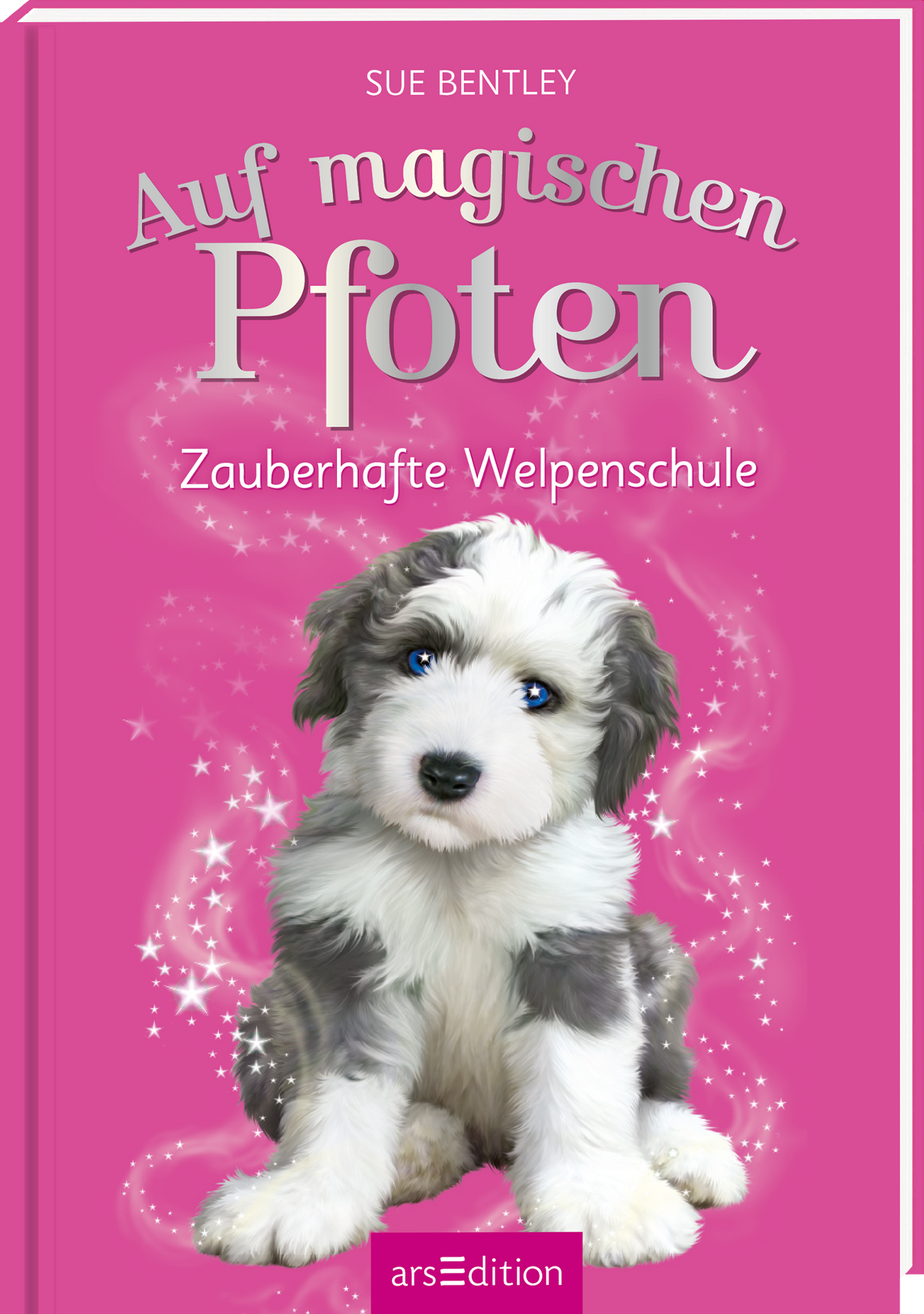 Das Cover zeigt einen niedlichen Welpen mit grauen und weißen Fell, der große, helle Augen hat. Der Hintergrund ist in einem leuchtenden Rosa gehalten, mit funkelnden Sternen, die eine magische Atmosphäre schaffen. Der Titel „Auf magischen Pfoten“ ist in verspielter, geschwungener Schrift oben platziert, darunter steht der Untertitel „Zauberhafte Welpenschule“. Ein Button mit dem Text „SPIEGEL-Bestseller“ befindet sich links oben. Ganz unten mittig steht der Logoschriftzug von...