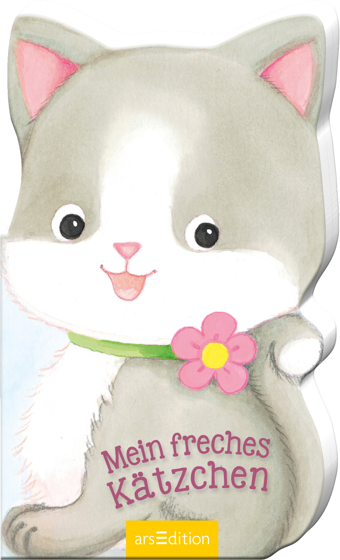 Das Buchcover zeigt ein niedliches, graues Kätzchen mit großen, strahlenden Augen und einer pinken Blume um den Hals. Der Hintergrund ist sanft in Hellblau gehalten. Der Titel „Mein freches Kätzchen“ ist in verspielter, roter Schrift hervorgehoben. Die Gesamtatmosphäre des Covers ist freundlich und ansprechend, ideal für ein Kinderbuch. Ganz unten mittig steht der Logoschriftzug von arsEdition.