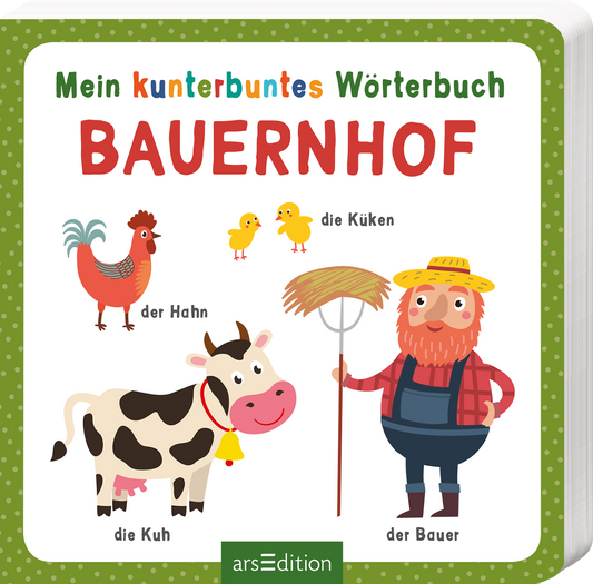 Das Buchcover zeigt eine fröhliche, bunte Gestaltung zum Thema „Bauernhof“. Oben stehen in großen, farbenfrohen Buchstaben die Titel „Mein kunterbuntes Wörterbuch“ und „BAUERNHOF“. Darunter sind Illustrationen eines Hahns, Küken, einer Kuh und eines Bauern, der mit einer Heugabel posiert. Der Hintergrund ist in einem sanften Grünton mit weißen Punkten gestaltet. Ganz unten mittig steht der Logoschriftzug von arsEdition.