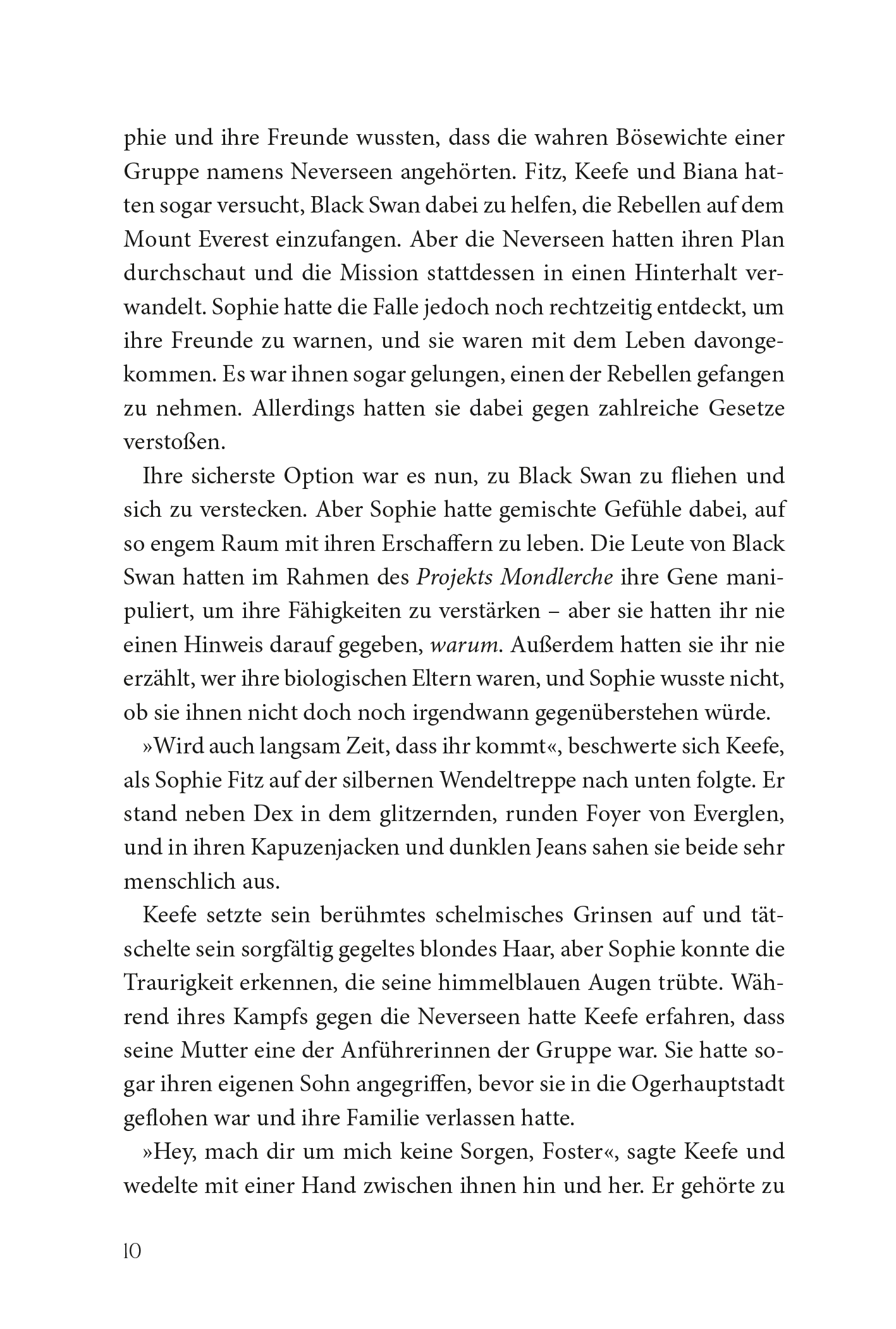 Gezeigt wird eine Innen- oder Zusatzansicht von „Keeper of the Lost Cities – Der Verrat“. Die Seite zeigt schwarz gedruckten Text auf weißem Hintergrund in einer gut lesbaren Serifenschrift, die in Absätze unterteilt ist.  Die Layoutgestaltung unterstützt die Lesbarkeit für alle Nutzer.