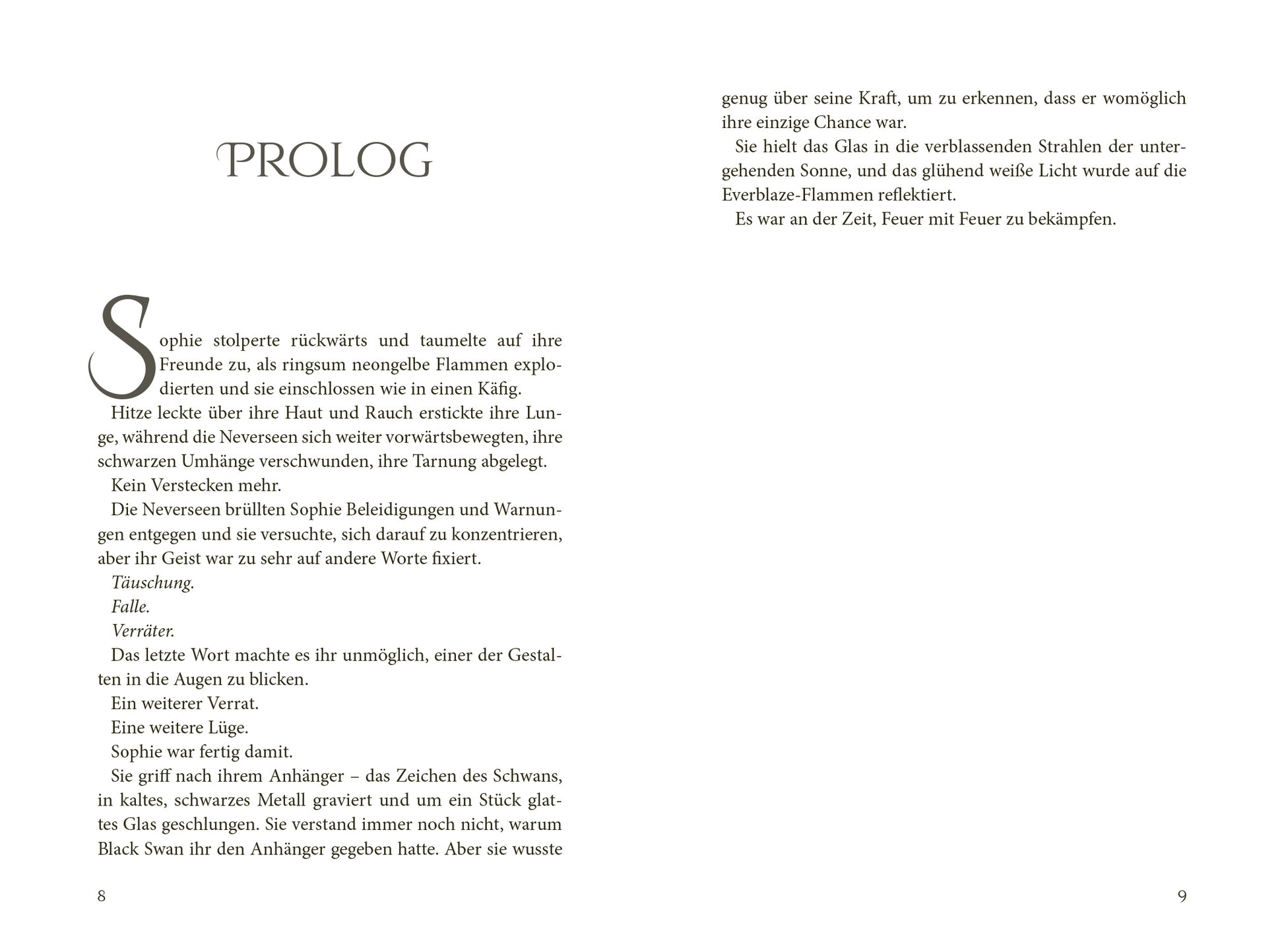 Gezeigt wird eine Innen- oder Zusatzansicht von „Keeper of the Lost Cities – Der Verrat“. Die Seiten sind in einem klaren Layout gehalten, mit einer eleganten Serifenschrift für den Text. Der Prolog beginnt auf der linken Seite, wo der Titel „PROLOG“ prominent und in größerer Schriftgröße steht. Der Text selbst ist gut strukturiert, mit ausreichendem Zeilenabstand, um ein angenehmes Leseerlebnis zu gewährleisten.