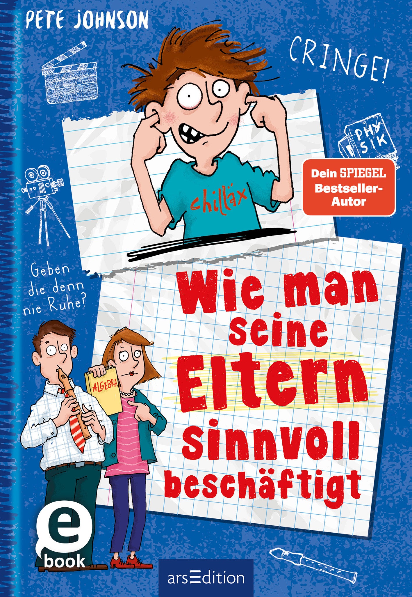 Das Cover zeigt einen blauen Hintergrund mit einem humorvollen, cartoonhaften Design. In der Mitte steht der Titel „Wie man seine Eltern sinnvoll beschäftigt“ in großen, roten Buchstaben. während rechts der Hinweis „Dein SPIEGEL-Bestseller-Autor“ zu sehen ist. Oben mittig ist ein Junge platziert, der grinst und sich die Ohren zuhält. Unten links stehen zwei Erwachsene. Der Mann spielt Blockflöte während die Frau ein Buch in der Hand hält. Oben rechts prangt ein "Dein Spiegel...
