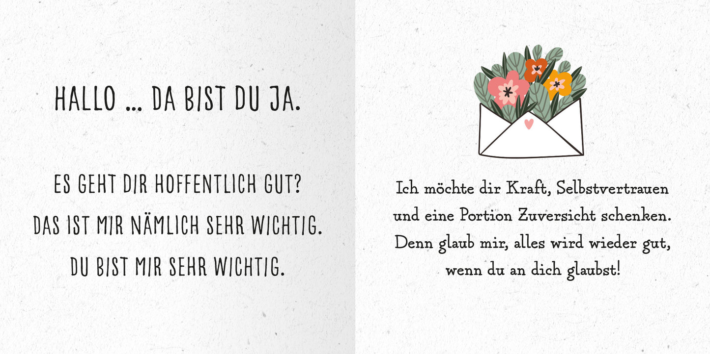 Gezeigt wird eine Innen- oder Zusatzansicht von „Das kleine Alles-wird-gut-Buch“. Die linke Seite enthält in größerer Schrift die Begrüßung „HALLO … DA BIST DU JA.“ sowie die Fragen „ES GEHT DIR HOFFENTLICH GUT?“ und „DU BIST MIR SEHR WICHTIG“ in einer verspielten Schriftart. Die rechte Seite zeigt eine liebevoll illustrierte Umschlag mit bunten Blumen und Text in einer klaren, gut lesbaren Schrift: „Ich möchte dir Kraft, Selbstvertrauen und eine Portion Zuversicht...