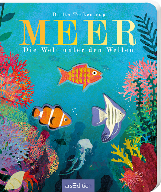 Das Buchcover zeigt eine lebendige Unterwasserwelt mit bunten Fischen, die zwischen korallenartigen Pflanzen schwimmen. Die Farben sind intensiv und reichen von blaugrün bis leuchtend rot und orange, was eine fröhliche und einladende Atmosphäre schafft. Der Titel „MEER“ ist in großer, gelber Schrift oben platziert, während darunter in kleinerer Schrift steht: „Die Welt unter den Wellen“. Ganz unten mittig steht der Logoschriftzug von arsEdition.