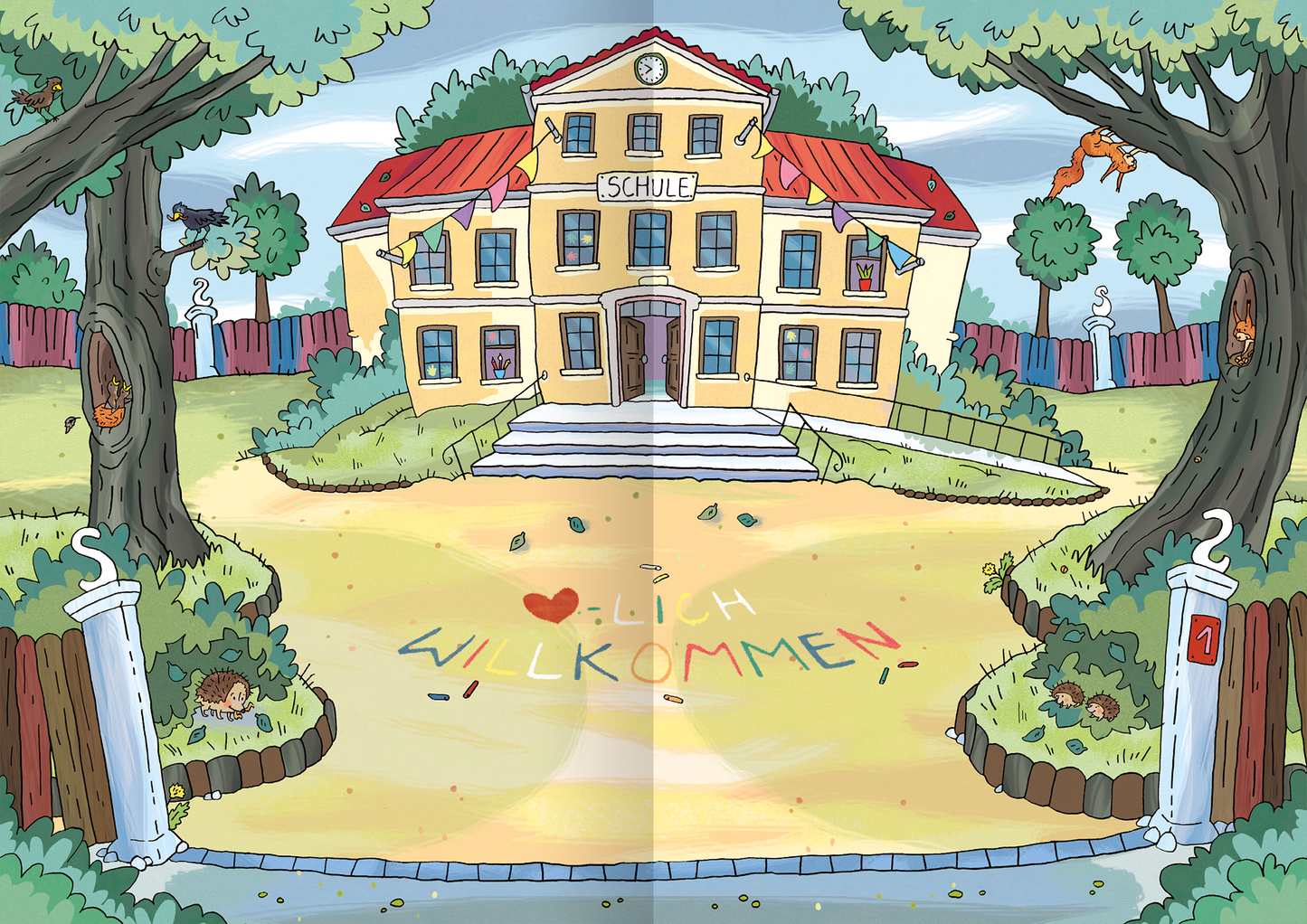 Gezeigt wird eine Innen- oder Zusatzansicht von „Mein Stickerheft – Schule“. Die Illustration zeigt ein gelbes Schulgebäude mit roten Dächern und großen Fenstern. Vor dem Gebäude liegt ein einladender Schulhof, auf dem bunt die Worte „♥-lich Willkommen!“ in verschiedenen Farben geschrieben sind. Umgeben ist das Gebäude von grünen Bäumen und einem eingezäunten Bereich, was eine freundliche, einladende Atmosphäre schafft.