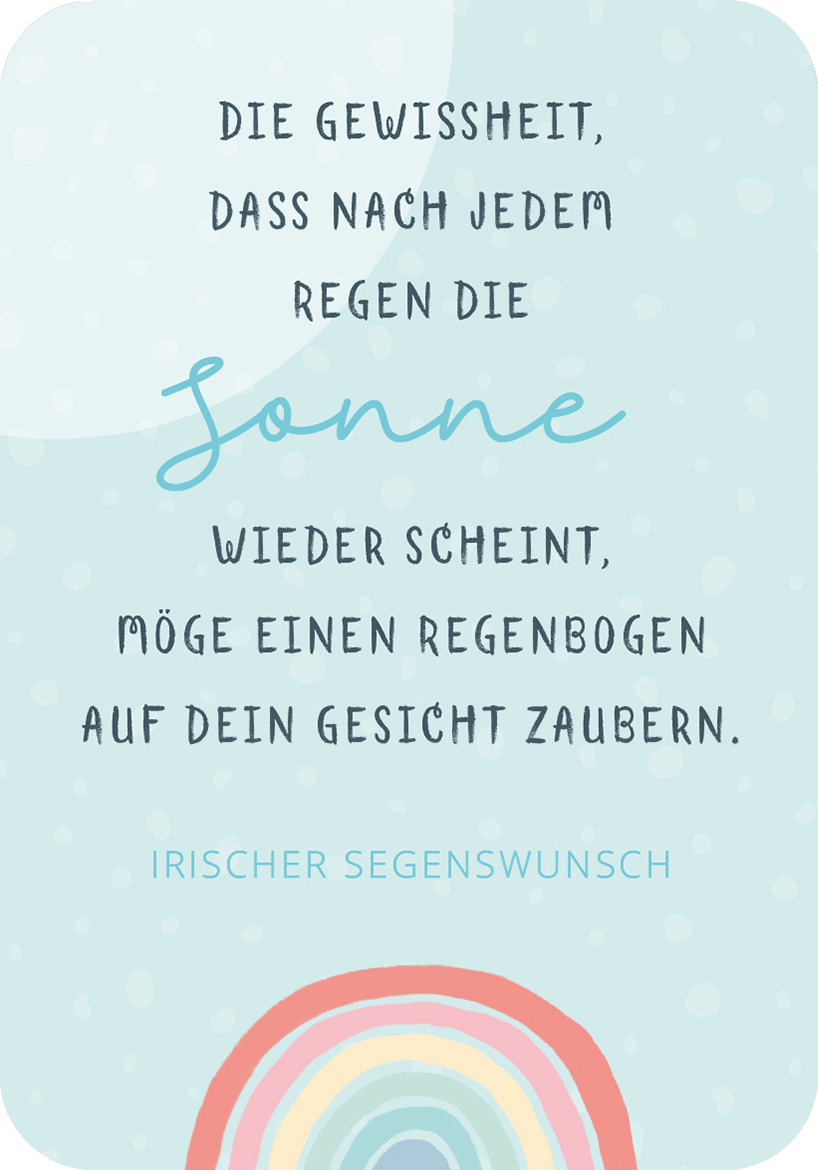 Gezeigt wird eine Innen- oder Zusatzansicht von „Segenswünsche zur Erstkommunion“. Die Abbildung zeigt einen hellblauen Hintergrund mit sanften, kreisförmigen Elementen in unterschiedlichen Größen. Der Text ist in einer Mischung aus geschwungener und gerader Schrift gestaltet. Die zentrale Botschaft lautet, dass nach Regen die Sonne wieder scheint und einen Regenbogen zaubert. Unten steht deutlich „Irischer Segenswunsch“ in einer schlichten, serifenlosen Schrift. Ein stilisierter...