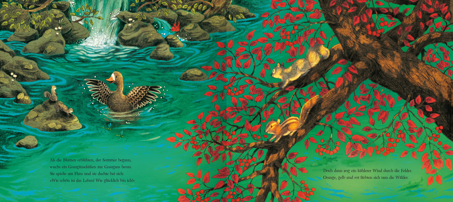 Gezeigt wird eine Innen- oder Zusatzansicht von „Was macht die kleine Gans im Herbst?“. Die Illustration zeigt eine lebendige Szene mit einer kleinen Gans im klaren, türkisfarbenen Wasser, umgeben von grünen Steinen und einer üppigen, rotlaubigen Baumkrone. Auf der rechten Seite sind zwei elegante Eichhörnchen, die auf einem Ast sitzen. Der Hintergrund ist hellgrün, und die Schrift ist in einer verspielten, kindgerechten Typografie gestaltet.