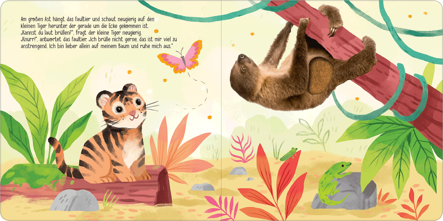 Gezeigt wird eine Innen- oder Zusatzansicht von „Hör mal, kleiner Tiger!“. Die Illustration zeigt einen niedlichen Tiger, der neugierig auf einem Felsen sitzt, während ein fauler Waschbär entspannt an einem Baum hängt. Bunte Pflanzen und Blätter umgeben die Tiere, und eine Schmetterling in lebhaften Farben schwebt durch die Szene. Die freundliche, verspielte Typografie ergänzt die harmonische Komposition der sanften, einladenden Farben und Details, die ein Gefühl von Ruhe und...