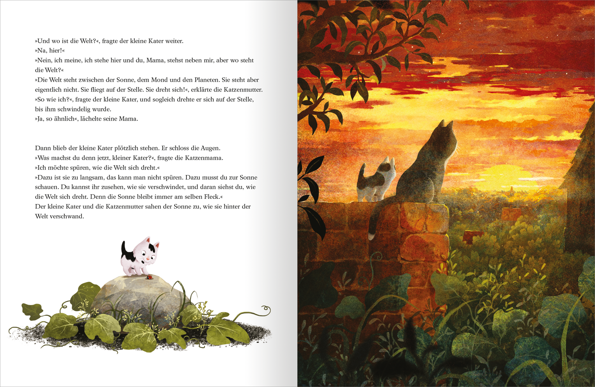 Gezeigt wird eine Innen- oder Zusatzansicht von „Du, Mama ... Wie weit ist die Welt?“. Die linke Seite zeigt eine niedliche, schwarze und weiße Katze, die neugierig auf einem großen Stein sitzt, umgeben von grünen Pflanzen. Auf der rechten Seite ist ein schöner Sonnenuntergang mit warmen Orangetönen und einer grauen Katze, die auf einer Mauer sitzt und in die Ferne blickt. Die Schrift ist verspielt und gut lesbar, gefüllt mit kindlichen Illustrationen, die die Fantasie anregen.