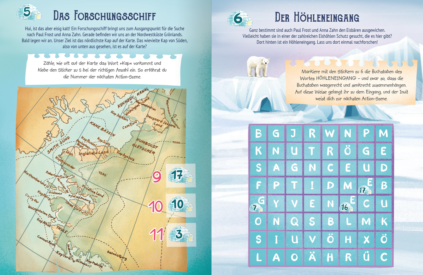 Gezeigt wird eine Innen- oder Zusatzansicht von „Escape-Stickerbuch – Gefangen in der Eishöhle“. Die linke Seite zeigt eine gezeichnete Karte mit Meeresdarstellungen in sanften Blau- und Beigetönen, ergänzt durch vertikale Spalten mit farbigen Nummern. Die rechte Seite präsentiert ein Wortsuchspiel vor einem frostigen Hintergrund in Hellblau, mit weißen und blauen Buchstaben auf quadratischem Feld. Die Überschriften sind in einer freundlichen, gut lesbaren Schrift gestaltet.