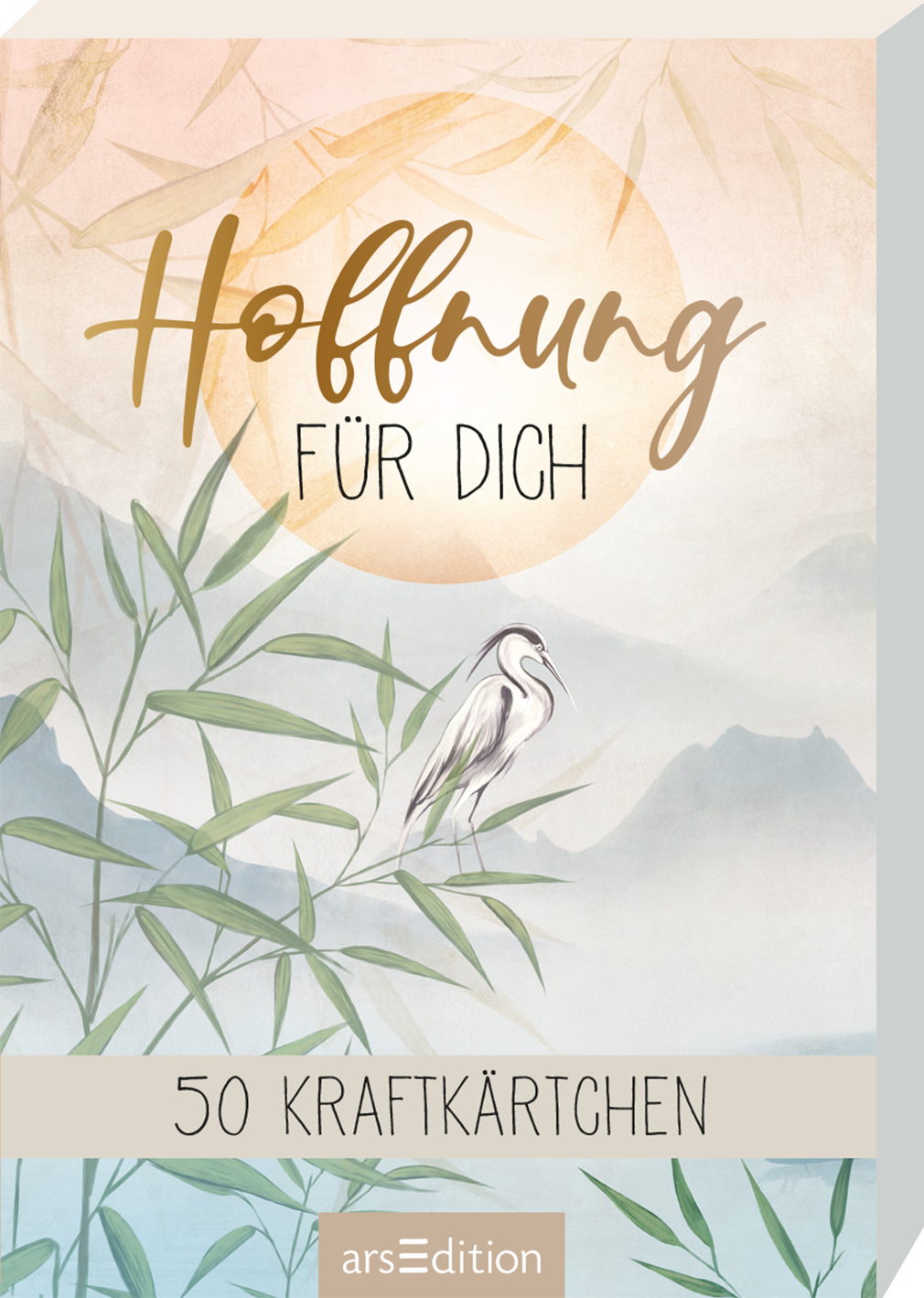 Auf dem Cover sind sanfte Pastelltöne in Gelb, Blau und Weiß zu sehen. Oben steht in eleganter, goldener Schrift „Hoffnung“ und darunter in schlichterer Schrift „für dich“. Ein weißer Vogel sitzt auf einem grünen Bambuszweig, während im Hintergrund stilisierte Berge und ein großer, heller Sonnenkreis angedeutet sind. Ganz unten mittig steht der Logoschriftzug von arsEdition.