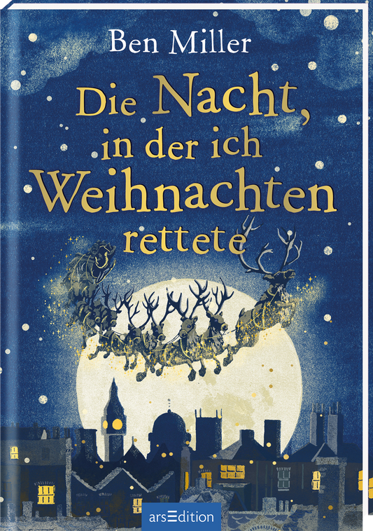 Das Buchcover von „Die Nacht, in der ich Weihnachten rettete“ von Ben Miller zeigt eine winterliche Nachtszene. Der Hintergrund ist in tiefen Blau- und Aquatönen gehalten, während zarte, goldene Sterne am Himmel funkeln. In der Mitte schwebt ein schlittenähnliches Gefährt, gezogen von Rehen, über einer silhouettierenden Stadt im Vordergrund. Die Titeltypografie ist freundlich und verspielt, in Gelb und Weiß gehalten. Oben links befindet sich ein „SPIEGEL-Bestseller“-Button. Ganz...