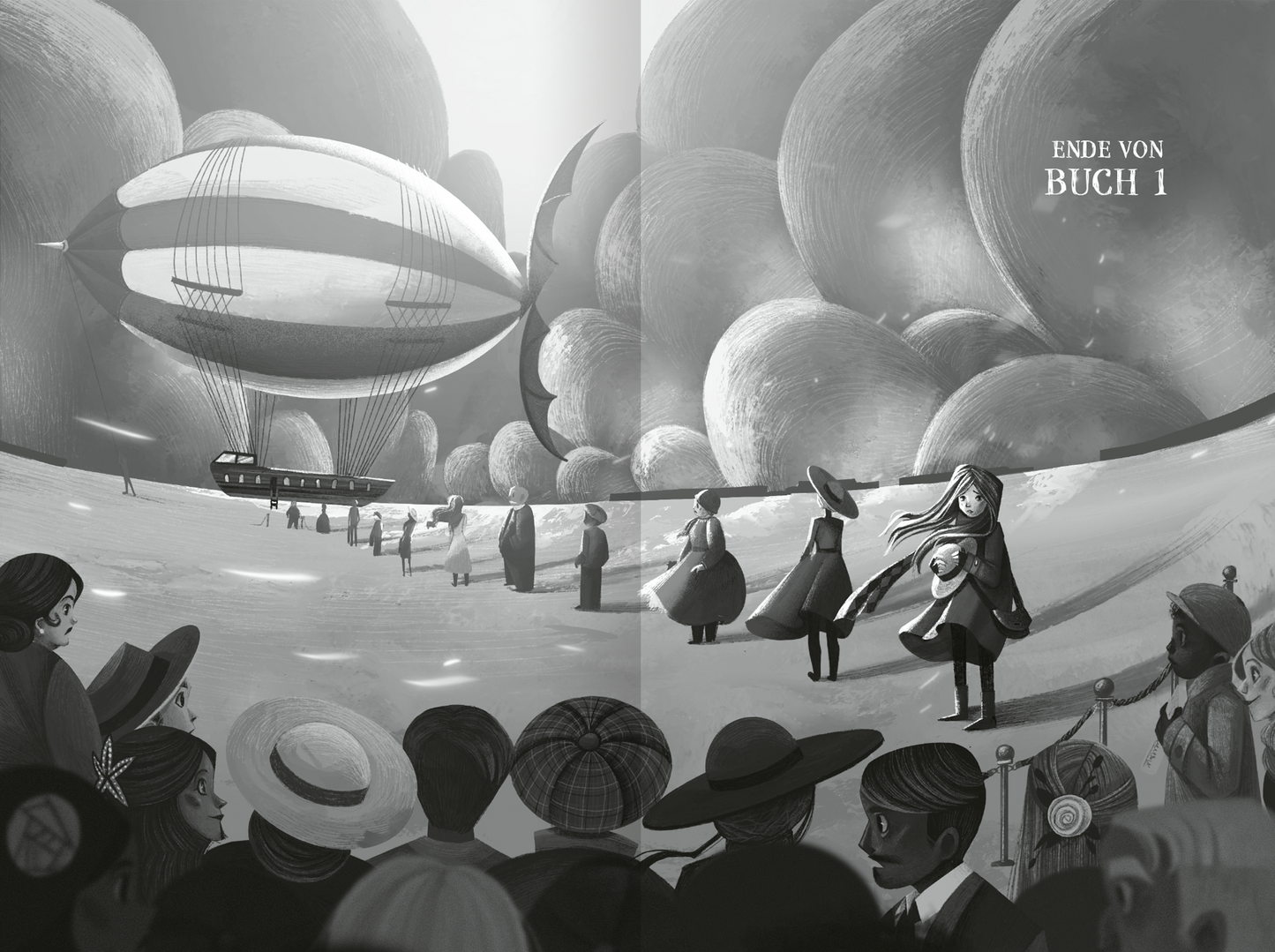 Gezeigt wird eine Innen- oder Zusatzansicht von „Wilde Weihnacht überall“. Die Illustration präsentiert eine überwältigende winterliche Landschaft in Grautönen. Im Vordergrund sind Menschen in eleganter, historischer Kleidung zu sehen, die auf ein Luftschiff blicken. Die Charaktere sind vielfältig gestaltet, ihre Gesichter zeigen Staunen. Hinter ihnen erhebt sich eine Reihe runder, geschwungener Formen, die für Wälder oder Hügel stehen könnten. Der Titel „ENDE VON BUCH 1“ ist...