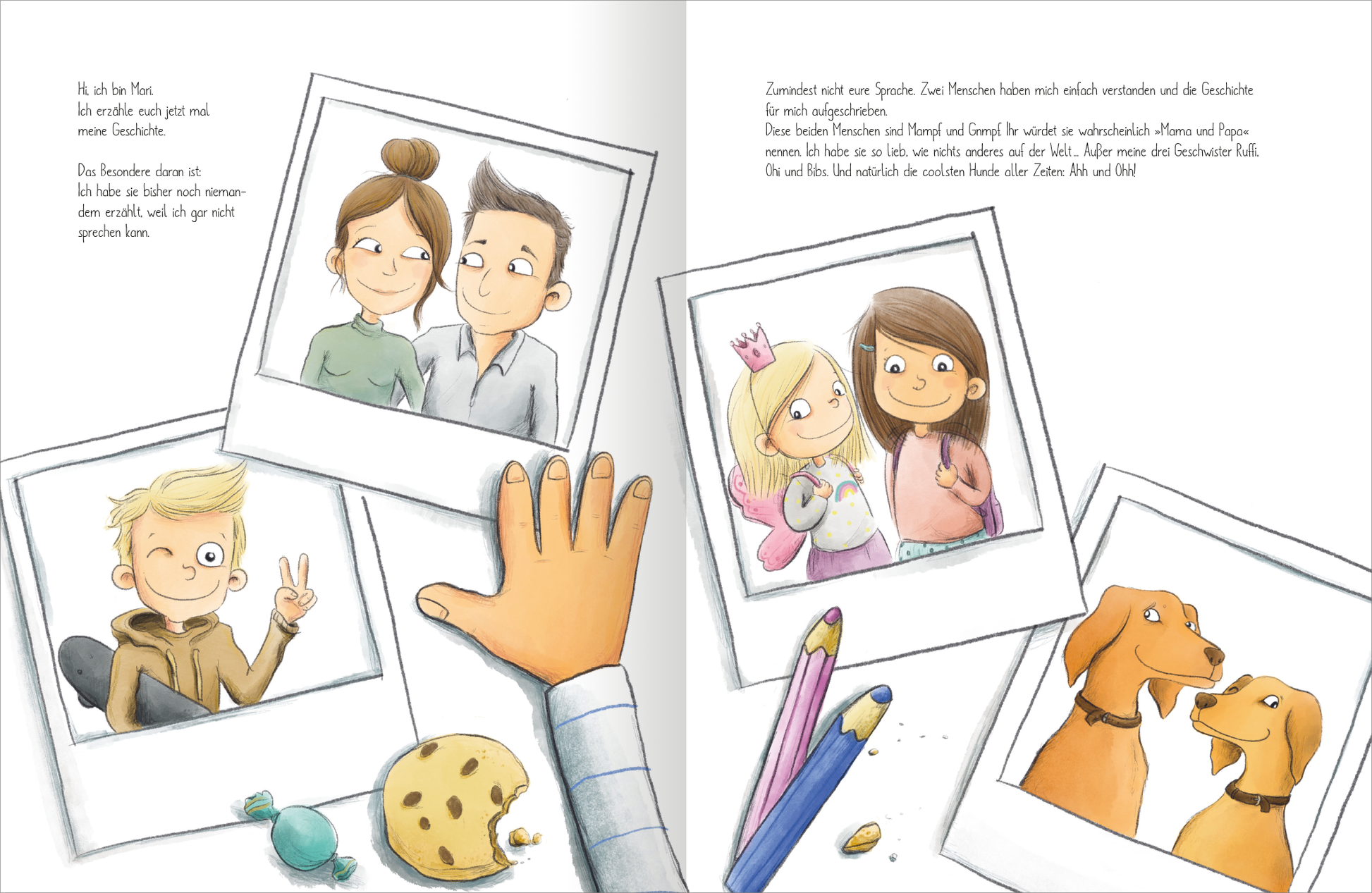 Gezeigt wird eine Innen- oder Zusatzansicht von „Ich bin MARI“. Die gezeichnete Illustration zeigt eine Szene mit mehreren Farbfotos. Ein Junge mit Kapuzenpulli und Skateboard mit blonden Haaren hebt die Hand zum Peacezeichen und grinst mit zwinkerndem Auge, während zwei weitere Kinder fröhlich nebeneinander stehen. Das kleinere blonde Mädchen hat rosa Schmetterlingsflügel umgebunden und trägt rosa Krone. Das größere Mädchen steht daneben und lächelt freundlich den/die Leser:in an....