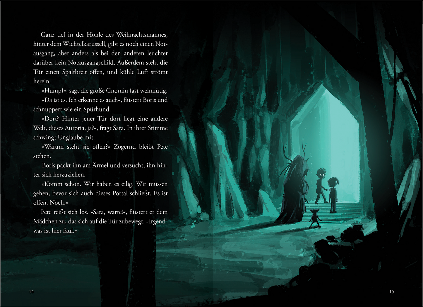 Gezeigt wird eine Innenansicht von „Schatten – Das Portal“. Die Illustration zeigt eine düstere Höhle, in deren Zentrum eine helle, strahlende Tür leuchtet. Vor der Tür stehen drei Figuren: eine große, schattenhafte Gestalt und zwei Kinder, die zögerlich wirken. Die Farbgebung ist überwiegend dunkel, mit tiefen Blautönen und einem leuchtenden Türkis um die Tür. Die handschriftliche Typografie betont die mysteriöse Stimmung der Szene und vermittelt ein Gefühl von Abenteuer und...