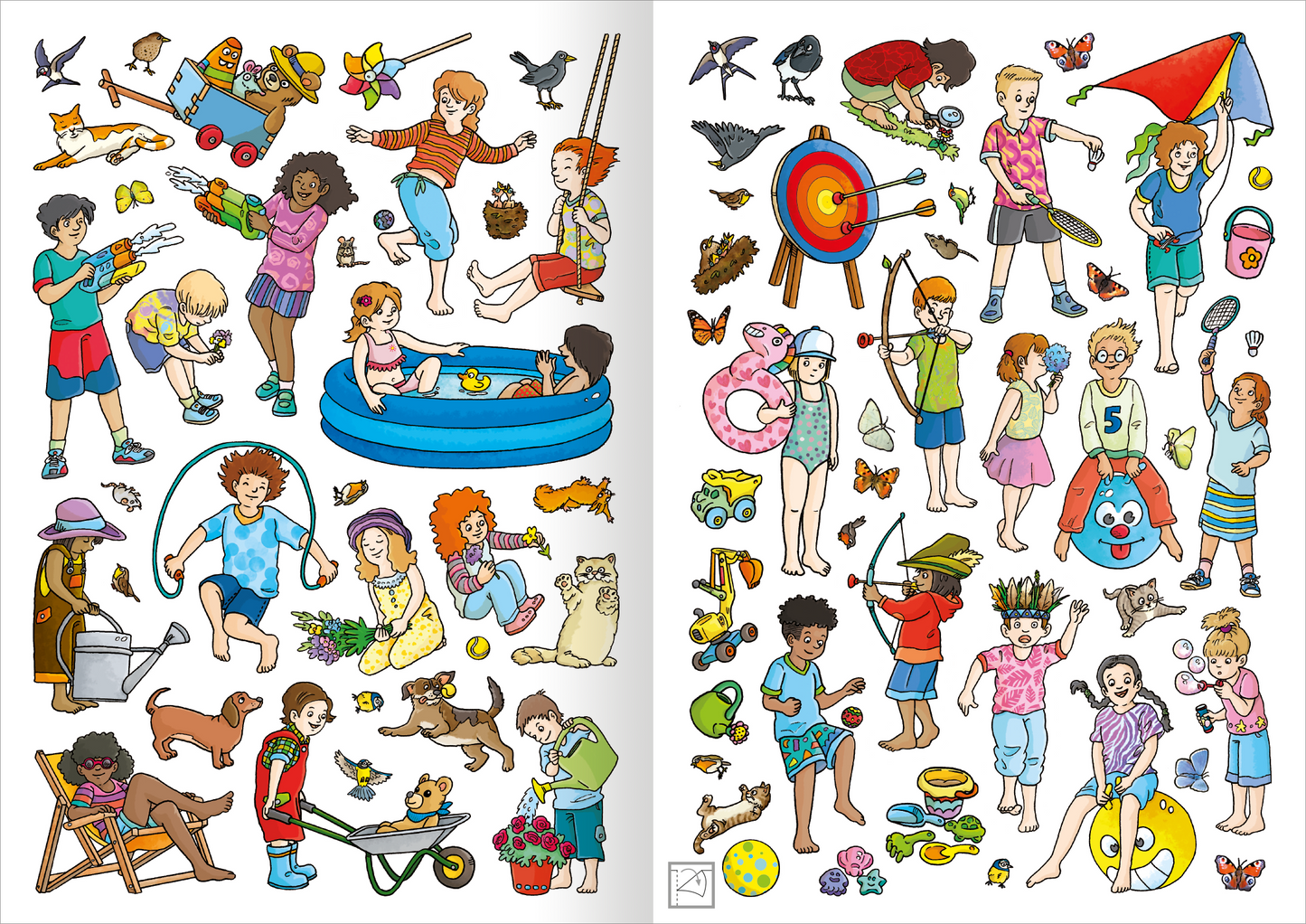 Gezeigt wird eine Innen- oder Zusatzansicht von „Mein Garten-Stickerheft“. Die Seite ist mit bunten Illustrationen gefüllt, die verschiedene Aktivitäten im Freien darstellen. Zahlreiche Kinder in fröhlichen, sommerlichen Farben, wie Rot, Blau und Gelb, zeigen Szenen aus dem Garten, spielen und interagieren mit Tieren und Spielzeug. Details wie ein Planschbecken, einen Hund, Schmetterlinge und Gartenwerkzeuge ergänzen die lebhafte Darstellung. Die Typografie ist klar und kindgerecht,...