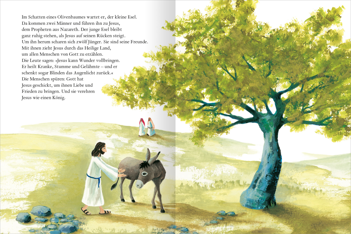 Gezeigt wird eine Innen- oder Zusatzansicht von „Der kleine Esel und die Ostergeschichte“. Die Illustration zeigt eine freundliche Szene unter einem großen, grünen Baum. Im Vordergrund steht ein kleiner Esel, der von einem in Weiß gekleideten Mann liebevoll berührt wird. Zwei weitere Figuren sind im Hintergrund zu sehen, die dem Geschehen zuschauen. Die Farben sind harmonisch und ruhig, mit sanften Grüntönen und erdigen Farbtönen. Die Typografie ist klar und gut lesbar, passend zur...