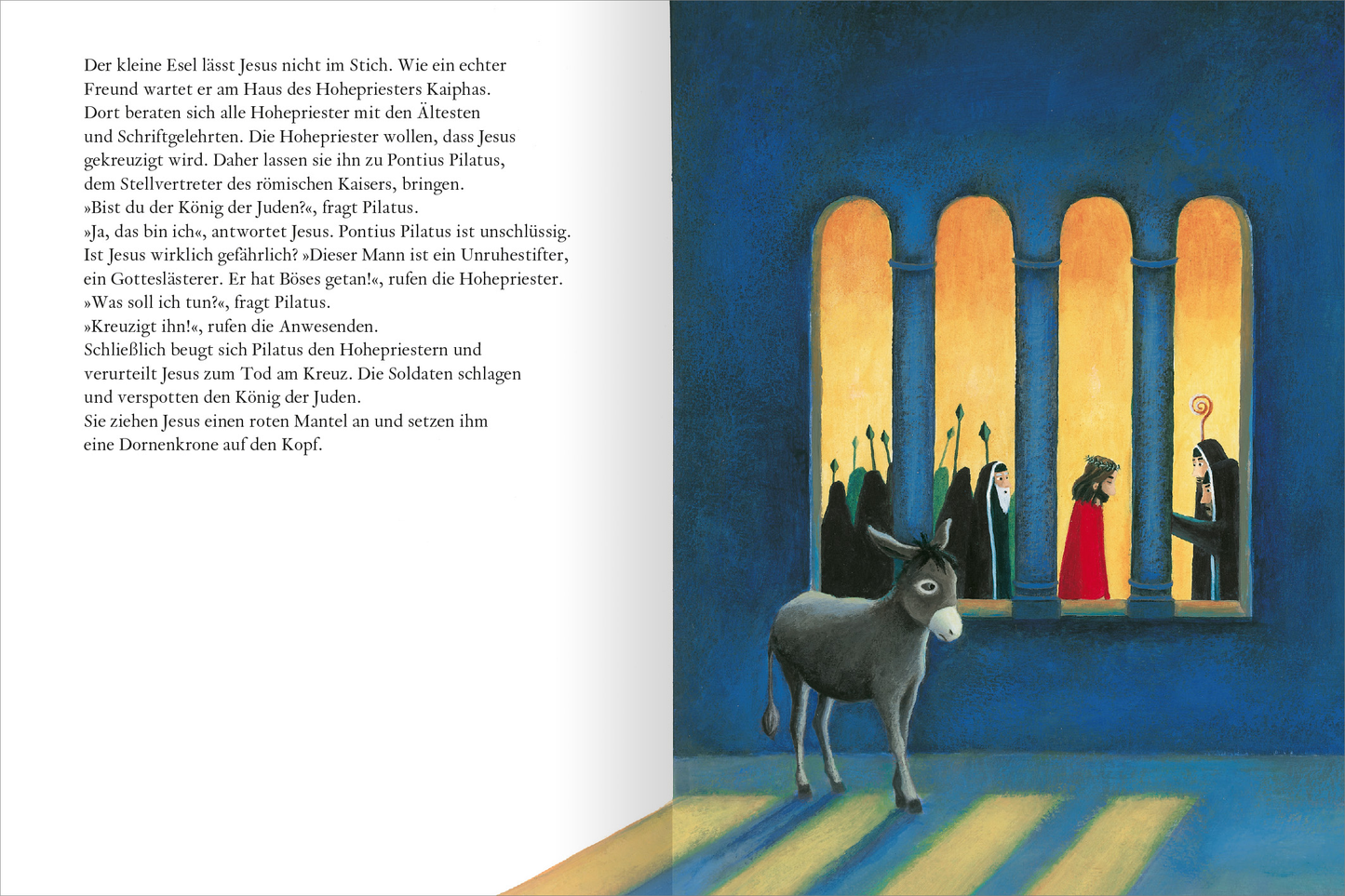 Gezeigt wird eine Innen- oder Zusatzansicht von „Der kleine Esel und die Ostergeschichte“. Die Illustration zeigt einen kleinen Esel, der in einem düsteren Raum vor hohen Fenstern steht. Durch die Fenster strömt bläuliches Licht, während Figuren in blutrot, schwarz und weiß sichtbar sind, darunter hochrangige Personen und Soldaten. Die Typografie ist gut lesbar und in einem kindgerechten Stil gehalten, was die Spannung der dargestellten Szene unterstützt.