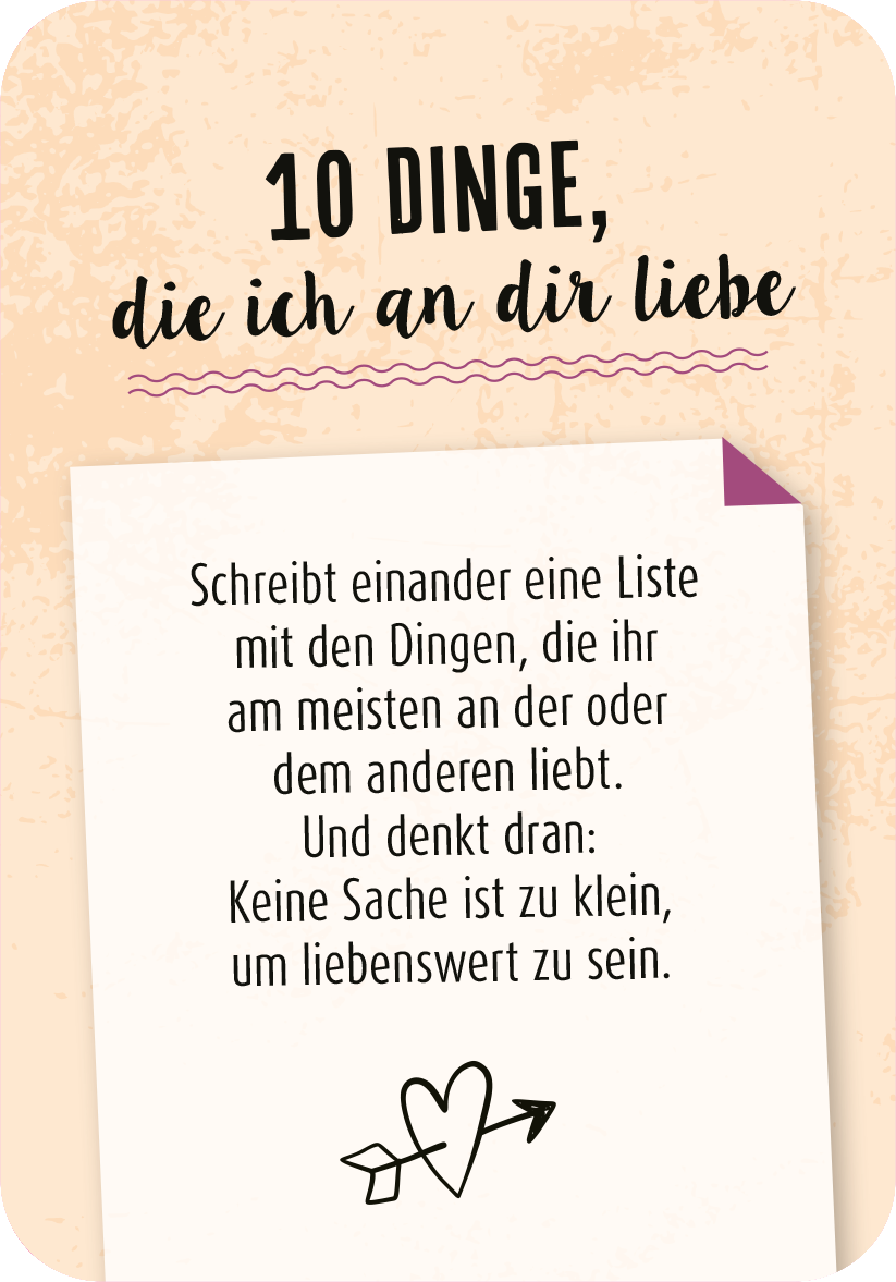 Gezeigt wird eine Innen- oder Zusatzansicht von „99 herrlich verrückte Ideen für euer Leben zu zweit“. Der Hintergrund ist in sanften Beigetönen gehalten, während die Titelzeile „10 Dinge, die ich an dir liebe“ in kräftigem Schwarz und einer verspielten Schriftart hervorsticht. Die darunterliegende, in klarer, lesbarer Schrift verfasste Anweisung ist in Schwarz. Eine kleine, lila-rahmige Notiz oder ein Hinweis verstärkt den visuellen Reiz. Ein gezeichnetes Herz mit Pfeil...