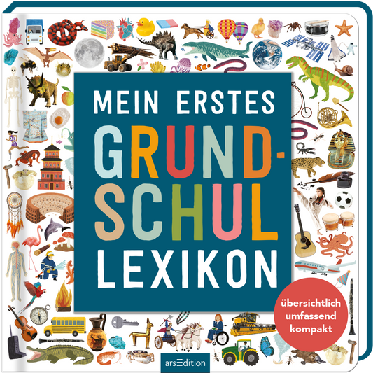 Das Buchcover zeigt auf einem weißen Hintergrund vielfältige, bunte Illustrationen von Tieren, Pflanzen, Gegenständen und Symbolen, die Kinder ansprechen. Im Mittelpunkt steht der Titel „Mein erstes Grundschullexikon“ in großen, bunten Buchstaben auf einem dunkelblauen Quadrat. Der Schriftzug strahlt Freude und Neugier aus. In der unteren rechten Ecke befindet sich ein roter Button mit dem Text „übersichtlich umfassend kompakt“. Ganz unten mittig steht der Logoschriftzug von...