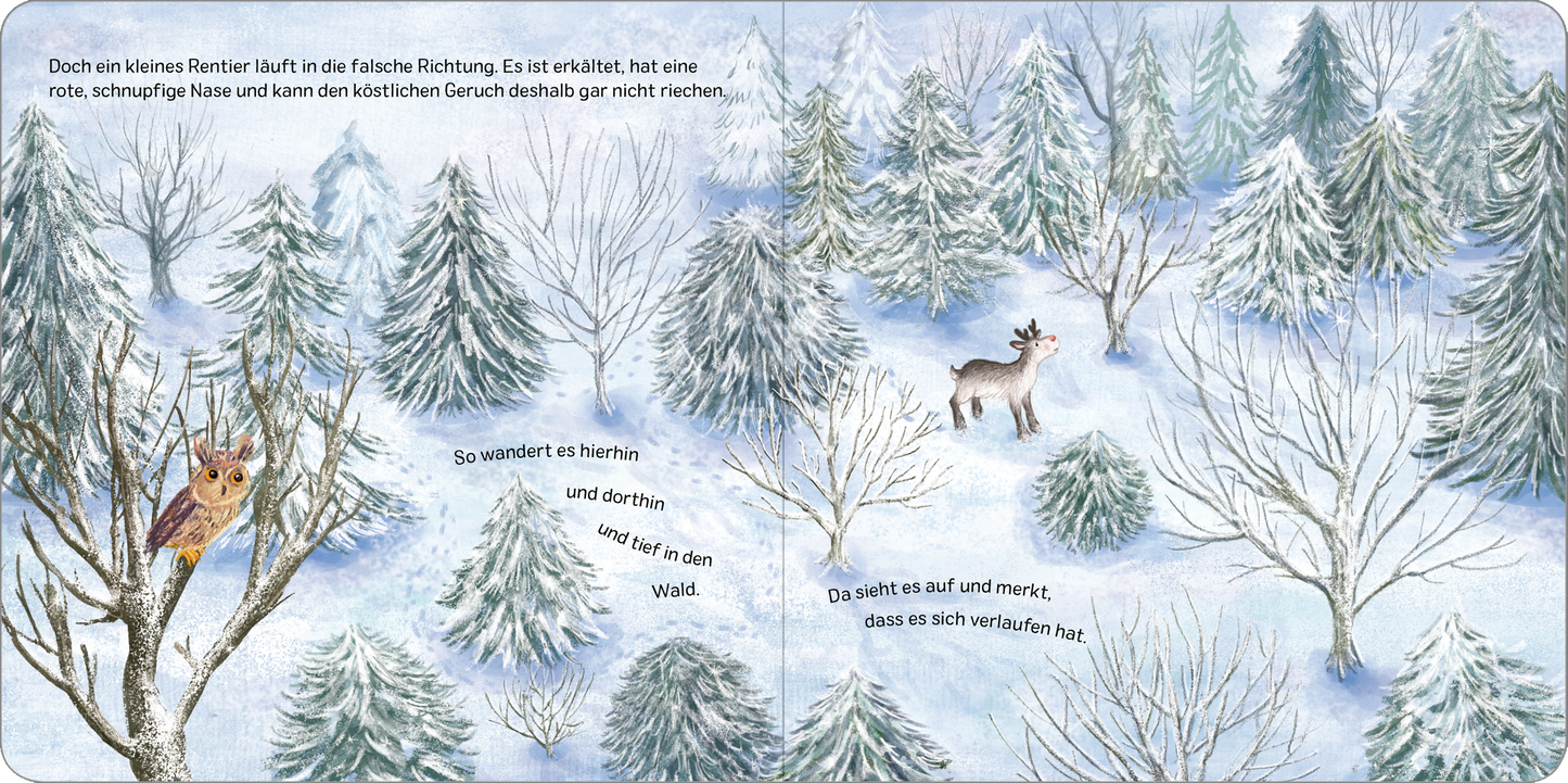 Gezeigt wird eine Innen- oder Zusatzansicht von „Das verlorene Rentier“. Die Illustration zeigt eine winterliche Waldlandschaft in sanften Pastellfarben, dominiert von Weiß- und Blautönen. Verschneite Tannenbäume umgeben zentral ein kleines Rentier mit einer roten Nase, das verloren wirkt. Ein Käuzchen sitzt in einem Baum und beobachtet die Szene. Der Text ist in klarer, gut lesbarer Schriftart gestaltet, mit farbigen Schriftzügen, die die Handlung unterstützen.