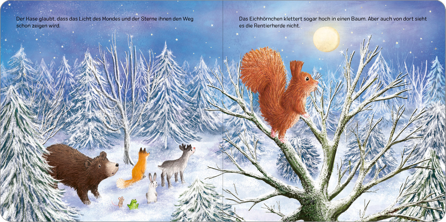 Gezeigt wird eine Innen- oder Zusatzansicht von „Das verlorene Rentier“. Die Illustration zeigt eine winterliche Landschaft mit schneebedeckten Bäumen und einem klaren blauen Himmel. Im Vordergrund stehen ein Bär, ein Fuchs, ein Reh, ein Hase und zwei Hasen miteinander im Schnee. Auf der rechten Seite klettert ein Eichhörnchen in die Zweige eines Baumes. Die sanften Farben und die zarte Typografie unterstützen die warme und einladende Atmosphäre der Szene.
