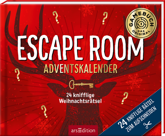 Das Cover zeigt einen kräftigen roten Hintergrund mit stilisierten Geweihen und Fragezeichen. Der Titel „ESCAPE ROOM ADVENTSKALENDER“ ist in auffälliger, weißer Schrift platziert. Darunter steht in kleinerer Schrift „24 knifflige Weihnachtsrätsel“. Oben rechts befindet sich ein goldener Button mit der Aufschrift „GAMEBUCH – DAS ORIGINAL“. Ganz unten mittig steht der Logoschriftzug von arsEdition.