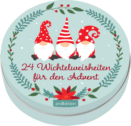 Das Buchcover zeigt drei fröhliche Wichtel mit roten und weißen Hüten vor einem sanften, hellblauen Hintergrund. Sie stehen inmitten von grünen Blättern und roten Beeren, was eine festliche Atmosphäre erzeugt. In eleganter, roter Schrift ist der Titel „24 Wichtelweisheiten für den Advent“ platziert.  Ganz unten mittig steht der Logoschriftzug von arsEdition.
