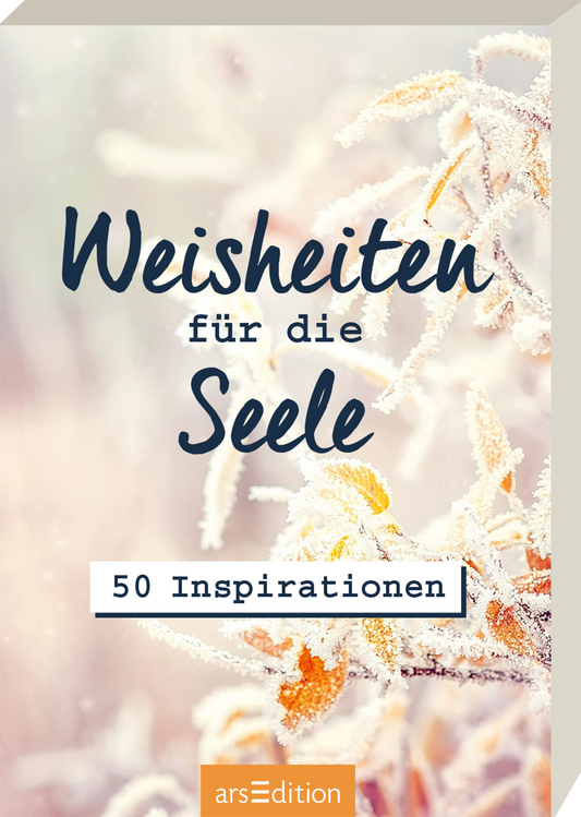 Das Buchcover zeigt eine sanfte, frostige Hintergrundszene mit zarten, glitzernden Pflanzen und Ästen, die durch eine frostige Schicht gedeckt sind. Der Titel „Weisheiten für die Seele“ ist in eleganter, blauer Schrift oben platziert, während „50 Inspirationen“ in einem klaren, weißen, rechteckigen Feld mittig erscheint. Die Farbpalette wirkt beruhigend und inspirierend. Ganz unten mittig steht der Logoschriftzug von arsEdition.