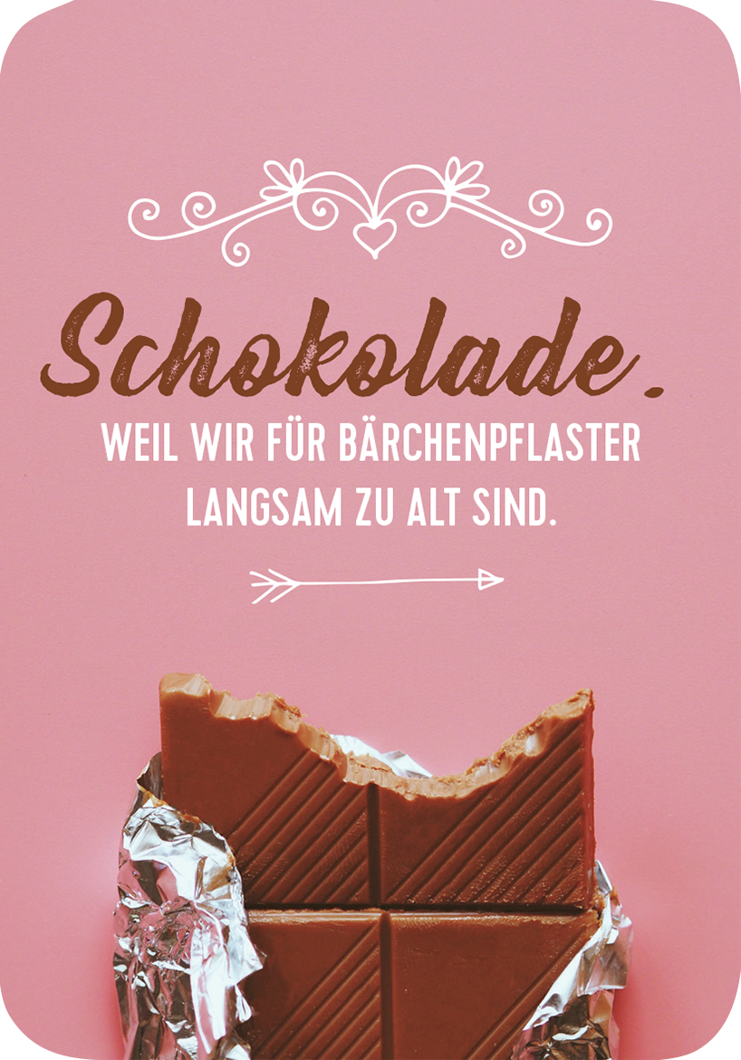 Gezeigt wird eine Innen- oder Zusatzansicht von „Ach, wie gut, dass niemand weiß, auf wen und was ich alles sch***!“. Der Hintergrund ist in einem sanften Rosa gehalten, während der Schriftzug „Schokolade.“ in brauner, verspielter Schrift prangt. Darunter steht in klarer, weißer Schrift: „WEIL WIR FÜR BÄRCHENPLASTER LANGSAM ZU ALT SIND.“ Im Vordergrund liegt eine angebissene Schokoladentafel, teilweise umwickelt mit silbernem Papier.