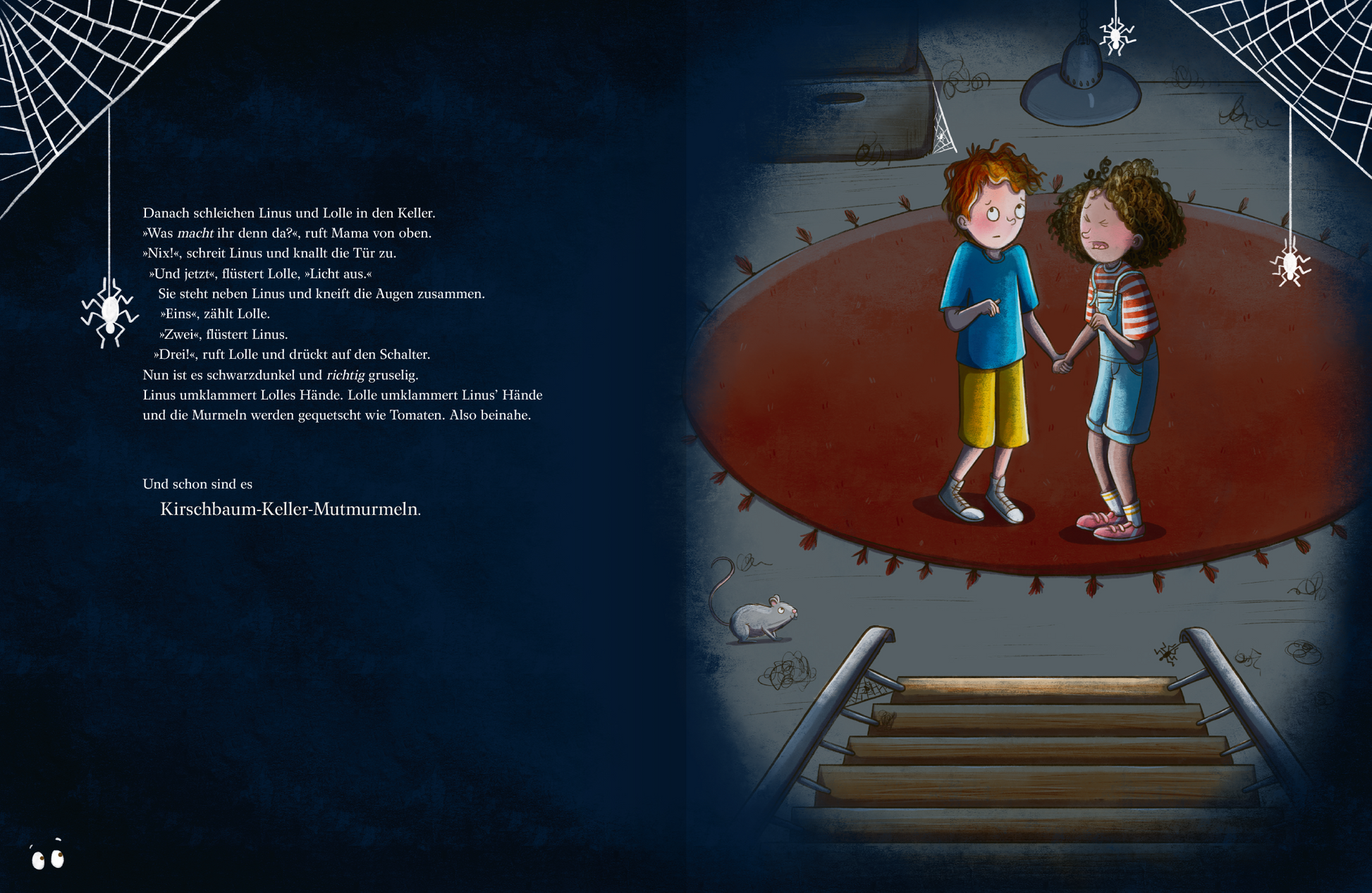 Gezeigt wird eine Innenseite von „Mutmurmeln für den ersten Schultag“. Die Illustration zeigt zwei Kinder, einen Jungen mit rötlichen Haaren in einem blauen T-Shirt und ein Mädchen mit lockigen Haaren in einem gestreiften Oberteil. Unten rechts ist eine Trepp zu sehen, in die oberen Ecken der Seite sind Spinnweben gezeichnet. Die Kinder sind im Keller eines Wohnhauses und das Licht ist aus. Die Illustration ist in dunklen Farben gehalten und die beiden Kinder haben leicht ängstliche...