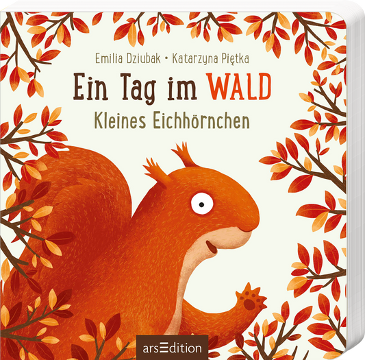 Das Buchcover zeigt ein großes, freundliches Eichhörnchen in einem warmen, orangen Farbton, das auf der linken Seite platziert ist. Umgeben von bunten, herbstlichen Blättern in Rot- und Gelbtönen, strahlt das Cover eine fröhliche Atmosphäre aus. Der Titel „Ein Tag im WALD“ ist in einer spielerischen, braunen Schrift hervorgehoben, während der Untertitel „Kleines Eichhörnchen“ in einer schlichteren Schrift darunter steht. Ganz oben sind die Urheber Emilia Dziubak und Katarzyna...