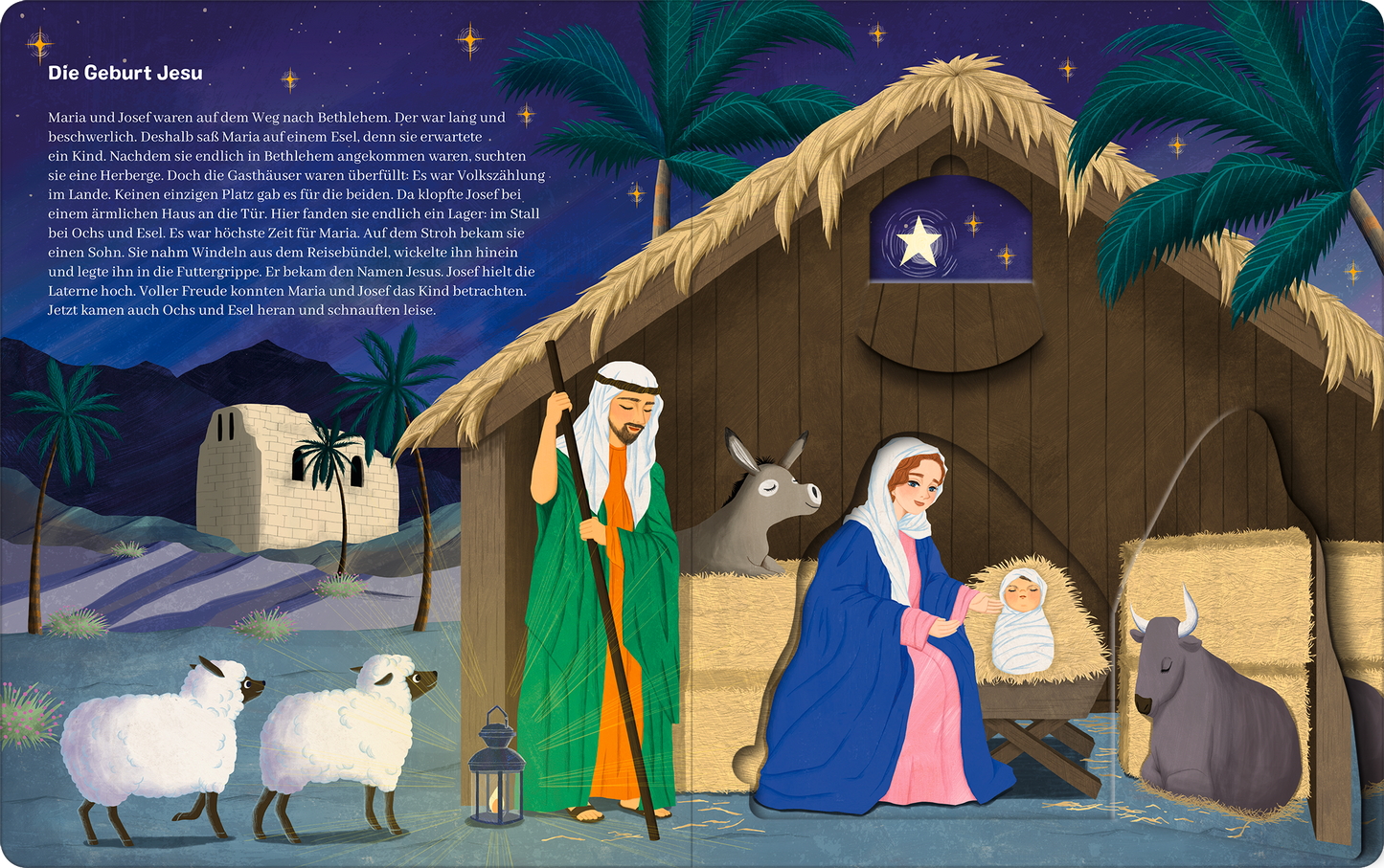 Gezeigt wird eine Innen- oder Zusatzansicht von „Meine große Taufbibel mit Klappen“. Die Illustration zeigt die Geburt Jesu in einem Stall, umgeben von Palmen. Maria sitzt in einem blauen Gewand, Josef steht neben ihr in einem grünen Gewand. Ein Esel und eine Kuh sind ebenfalls zu sehen, während Schafe im Vordergrund grasen. Sanfte Farben wie Blau, Beige und Erdtöne dominieren die Szene, und die Schrift ist in klarer, gut lesbarer Typografie gestaltet. Ein Stern leuchtet über dem Stall.