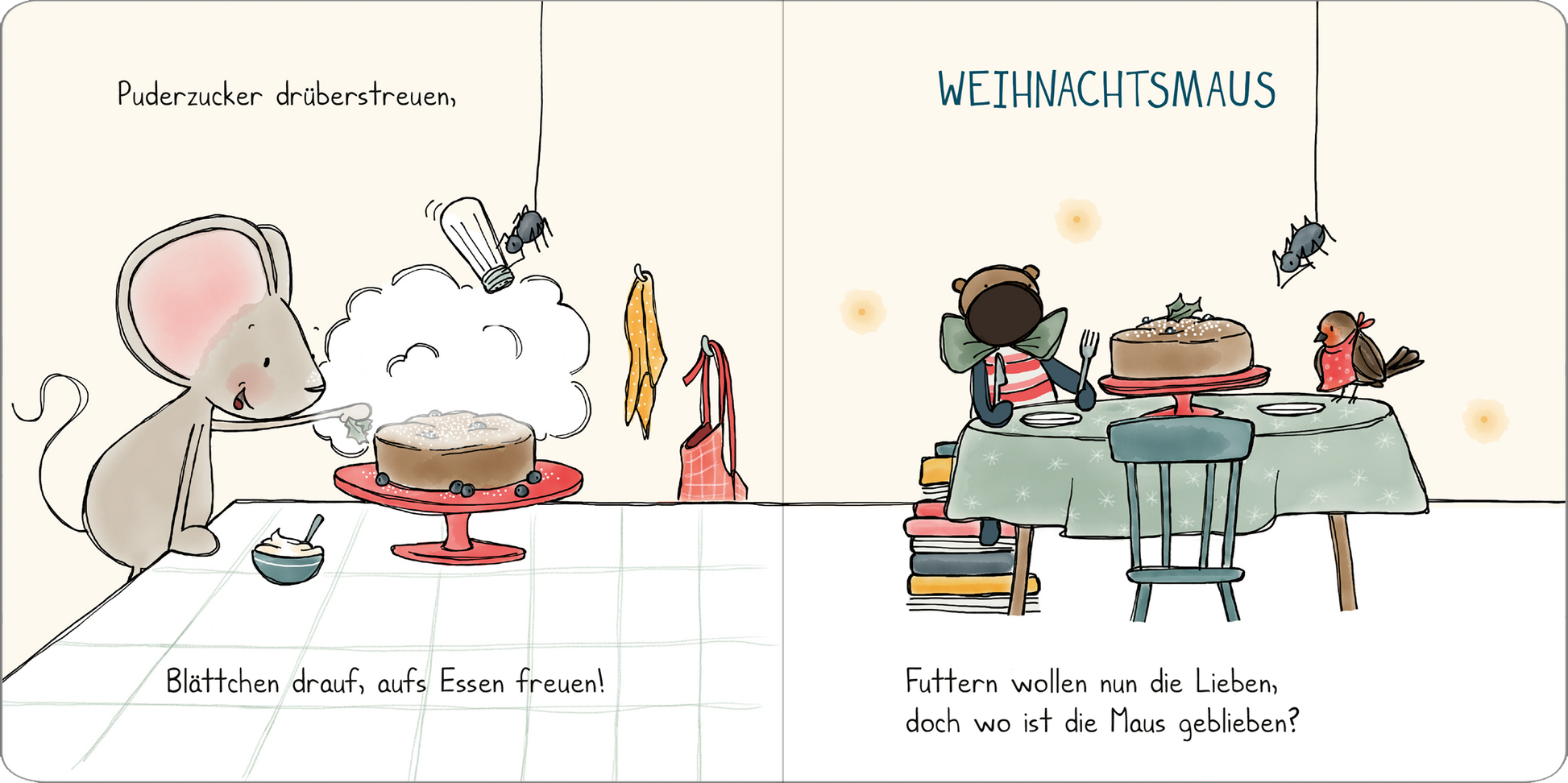 Gezeigt wird eine Innen- oder Zusatzansicht von „Weihnachten mit Maus“. Der linke Bildteil zeigt eine fröhliche Maus, die Puderzucker auf einen Kuchen streut. Neben ihr steht eine rote Kuchenplatte auf einem runden Tisch. Auf der rechten Seite sitzen eine Bärchenfigur und ein weiteres Tier an einem Tisch mit einer Kerze und Geschenken. Die Farbgestaltung ist lebhaft, mit sanften Pastelltönen und klaren, feierlichen Schriftzügen in verspielter Typografie.