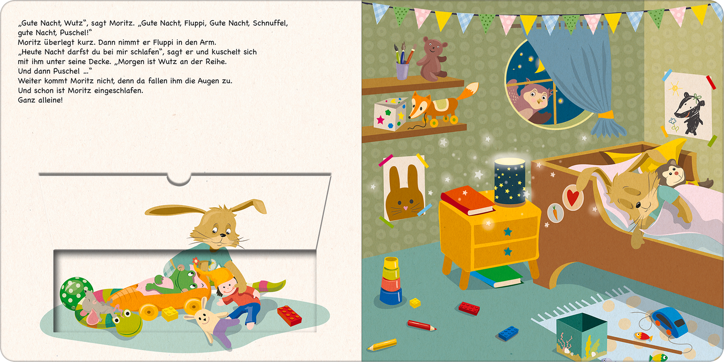 Gezeigt wird eine Innen- oder Zusatzansicht von „Moritz Moppelpo schläft alleine ein“. Die Illustration zeigt das behagliche Schlafzimmer von Moritz, mit sanften Farben wie Pastellgrün und Gelb. Auf einem bunten Teppich liegen Spielzeugautos und andere Spielsachen. An der Wand hängen fröhliche Wimpel und Bilder. Moritz, ein niedlicher Hase, kuschelt sich in sein Bett, während eine freundliche Atmosphäre mit einem großen Fenster und Mondlicht erzeugt wird. Die Schrift ist klar und...