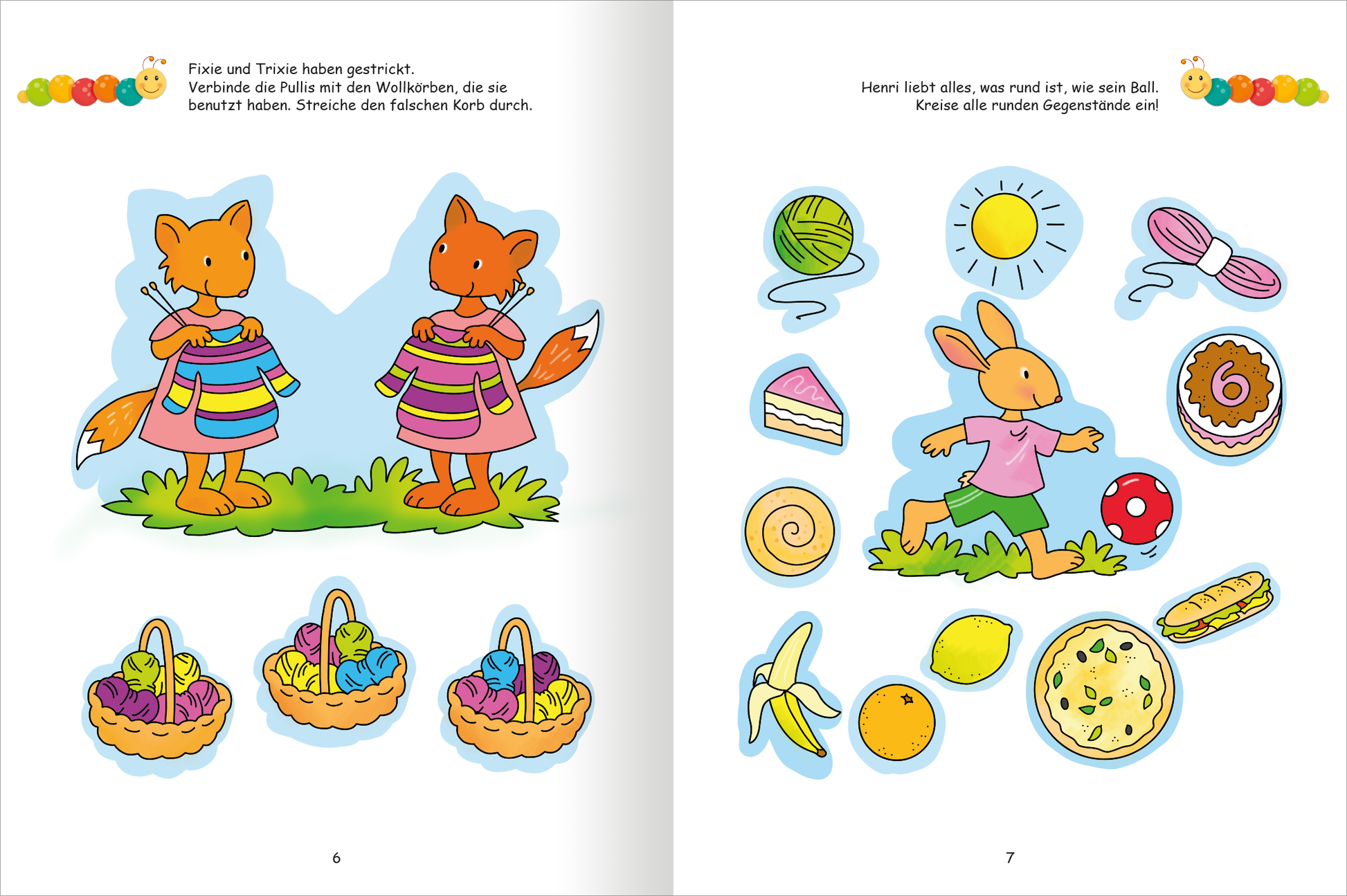 Gezeigt wird eine Innen- oder Zusatzansicht von „Lernraupe – Mein Übungsheft – Denkspiele“. Die linke Seite zeigt zwei freundlich gestaltete Füchse in bunten Kleidern, die vor einem hellblauen Hintergrund stehen und mit gefüllten Körben mit Obst und Süßigkeiten spielen. Auf der rechten Seite sind verschiedene runde Gegenstände in lebhaften Farben abgebildet, darunter Obst, Süßigkeiten und ein Ball. Die klare, kindgerechte Typografie und fröhlichen Illustrationen fördern das...