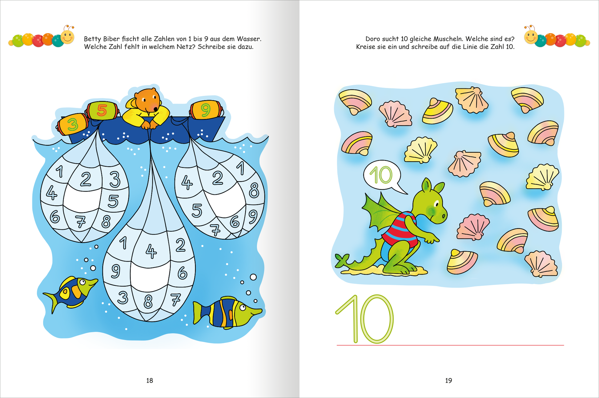 Gezeigt wird eine Innen- oder Zusatzansicht von „Lernraupe – Mein Übungsheft – Mengen und Zahlen“. Auf der linken Seite sind bunte Wassertropfen mit Zahlen von 1 bis 9 abgebildet, die in einer Spielszene mit zwei Fischen dargestellt sind. Die rechte Seite zeigt einen grünen Drachen mit gestreiftem Hemd, der auf einer blauen Fläche steht. Darüber sind Muscheln verteilt und die Zahl 10 ist groß und in leuchtendem Grün hervorgehoben. Die Schrift ist klar und freundlich gestaltet.
