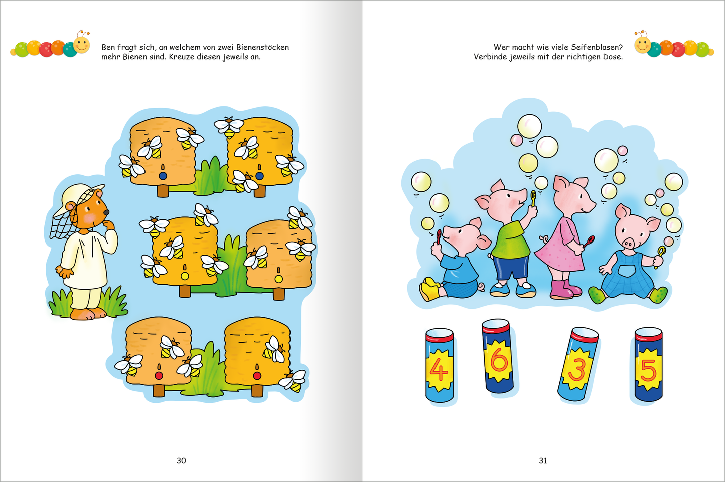 Gezeigt wird eine Innen- oder Zusatzansicht von „Lernraupe – Mein Übungsheft – Mengen und Zahlen“. Auf der linken Seite sind bunte Illustrationen von Bienenkästen mit fliegenden Bienen und einer Figurat, die auf die Kästen zeigt. Die rechte Seite zeigt drei lustige Schweine, die mit bunten Bällen spielen, umgeben von Zahlen. Der Hintergrund ist hellblau, die Typografie ist kindgerecht und klar lesbar, wobei Farben in Gelb, Grün und Rosa dominieren.