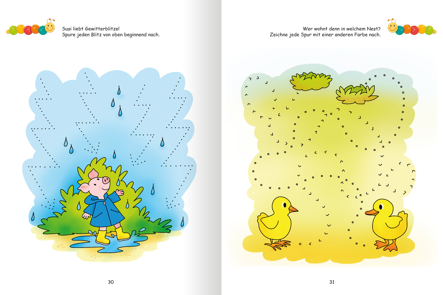 Gezeigt wird eine Innen- oder Zusatzansicht von „Lernraupe – Mein Übungsheft – Schwungübungen“. Auf der linken Seite ist ein farbenfrohes Bild eines mädchenhaften Charakters in gelber Regenbekleidung, der in einer Pfütze steht. Der Hintergrund ist blau mit Wassertropfen. Auf der rechten Seite befinden sich zwei gelbe Enten vor einem hellgelben Hintergrund mit grünem Gras. Die Schrift ist kindgerecht und gut leserlich, mit klaren, bunten Illustrationen, die das Spiel und die...