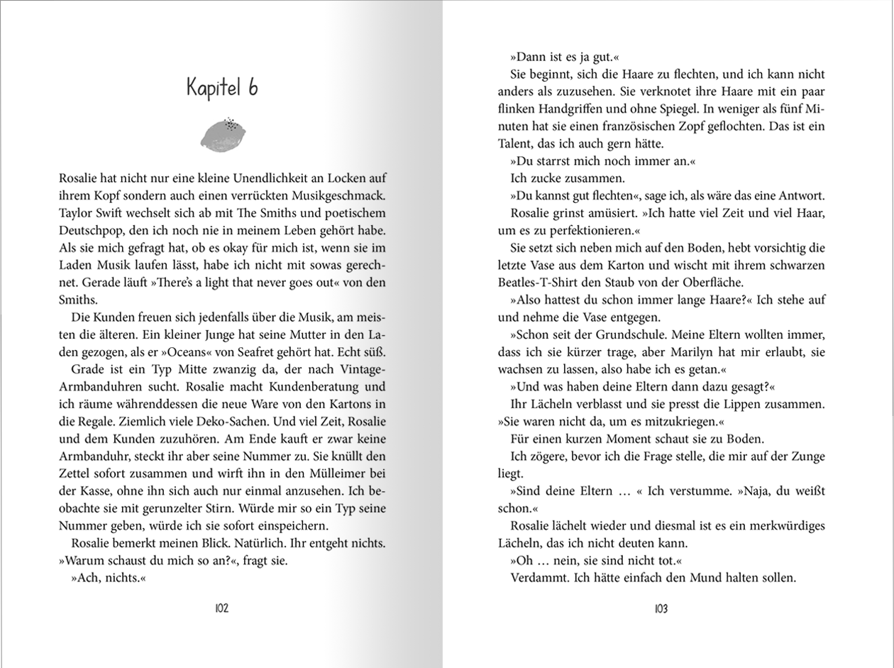 Gezeigt wird eine Innenansicht von „Limettensommer“. Die Seite zeigt ein Kapitel mit der Überschrift „Kapitel 6“ in größerer, fetter Schrift. Der Text ist in einem klaren, serifenlosen Font mit ausreichendem Abstand zwischen den Zeilen formatiert. Auf der linken Seite beginnt der Fließtext, edel und gut lesbar, während die rechte Seite fortsetzt. Sanfte, helle Farben dominieren das Layout, das eine einladende und freundliche Atmosphäre schafft. Illustrationen sind sparsam, um den...