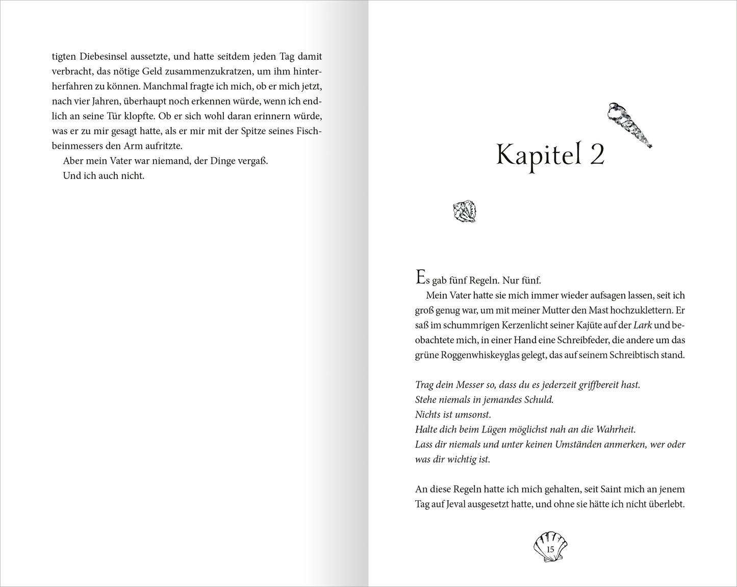 Gezeigt wird eine Innenansicht von „Fable – Der Gesang des Wassers“. Die Seite zeigt einfachen, klaren Text in einer gut lesbaren Schriftart. Der Abschnitt beginnt mit dem Titel „Kapitel 2“, der in größerer, auffälliger Schrift gesetzt ist. Der Text ist linksbündig und nutzt einen schlichten, eleganten Stil. Abgerundet wird die Seite durch dezente, illustrative Elemente in Form von Muscheln und Schnecken, die in sanften Grau- und Blautönen gehalten sind.