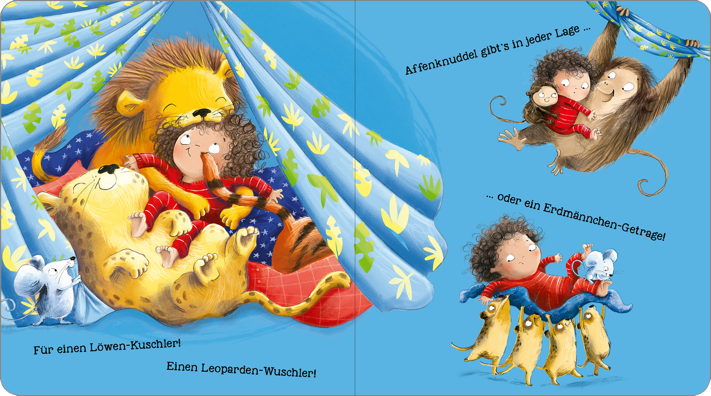 Gezeigt wird eine Innen- oder Zusatzansicht von „Die weltbeste Umarmung“. Die Illustration zeigt eine fröhliche, bunte Szene mit einem Jungen und einem Mädchen, die zusammen mit einem Löwen, einem Leoparden und anderen tierischen Freunden gemütlich unter einer Decke liegen. Die Hauptfarben sind lebhaftes Blau, Gelb und Rot. Die Typografie ist spielerisch und farbenfroh, mit einladenden Texten wie „Affenknuddel gibt's in jeder Lage“. Die Atmosphäre strahlt Wärme und...