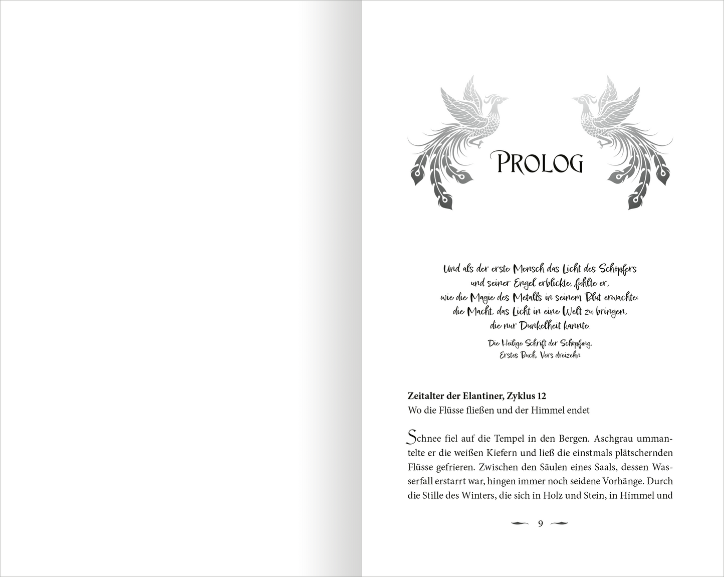Gezeigt wird eine Innenansicht von „Dark Star Burning – Das letzte Kaiserreich“. Die Seite präsentiert den Prolog mit dem Titel „PROLOG“ in einer eleganten, serifenlosen Schriftart. Darunter folgt ein Zitat in kursiver Schrift, umgeben von zwei stilisierten, grauen Phönixen, die auf beiden Seiten erscheinen. Der Hintergrund ist schlicht weiß, wodurch die Schwarz-Weiß-Kontraste der Schrift und Illustrationen hervorstechen, während die grafischen Elemente eine mystische Atmosphäre...