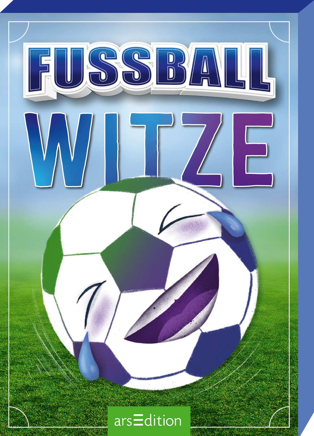 Auf dem Buchcover ist ein fröhlicher Fußball mit einem breiten Lächeln und lachenden Augen abgebildet, der Tränen der Freude verteilt. Der Hintergrund zeigt eine grüne Wiese und einen blauen Himmel. Der Titel „FUSSBALL WITZE“ ist in großen, auffälligen Buchstaben platziert, wobei „FUSSBALL“ in Weiß und „WITZE“ in einem Farbverlauf von Blau zu Lila gestaltet ist. Ganz unten mittig steht der Logoschriftzug von arsEdition.