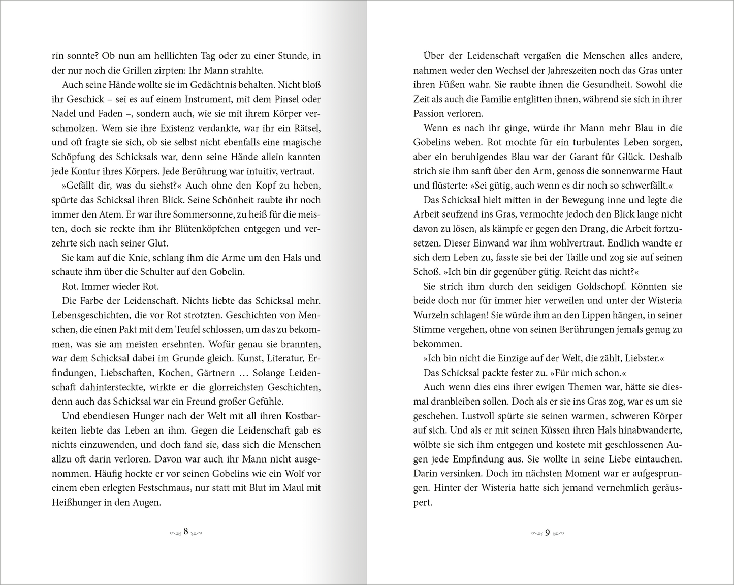 Gezeigt wird eine Innen- oder Zusatzansicht von „Wisteria – Die Liebe des Todes“. Die Seiten sind in einem klaren, gut lesbaren Layout gestaltet, mit einem freundlichen Farbton für den Hintergrund. Die Schrift ist in einem eleganten, gut kontrastierenden Stil, der die Lesbarkeit unterstützt. Es gibt großzügige Margen auf beiden Seiten, die den Text auflockern und ein angenehmes Leseerlebnis fördern. Die Zeilenabstände sind großzügig, was die Orientierung erleichtert.