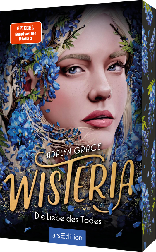 Auf dem Buchcover von „Wisteria – Die Liebe des Todes“ von Adalyn Grace ist ein Porträt einer jungen Frau zu sehen, umgeben von blühenden blauen Glyzinien, die für eine mystische Atmosphäre sorgen. Ihr Gesicht drückt sowohl Entschlossenheit als auch Sensibilität aus. Der Titel „Wisteria“ ist in geschwungener, goldener Schrift hervorgehoben. Oben links befindet sich der rote SPIEGEL-Bestseller-Button mit dem Text „Platz 1“. Ganz unten mittig steht der Logoschriftzug von...